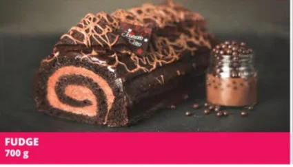 Pâte chocolatée garnie d’une mousseline au chocolat, recouverte de notre fameux fudge maison et de morceaux de brownies au chocolat noir 52%. Allergènes: Blé (gluten), sulfites, lait soya, oeuf. Peut contenir des noix et/ou des arachides.