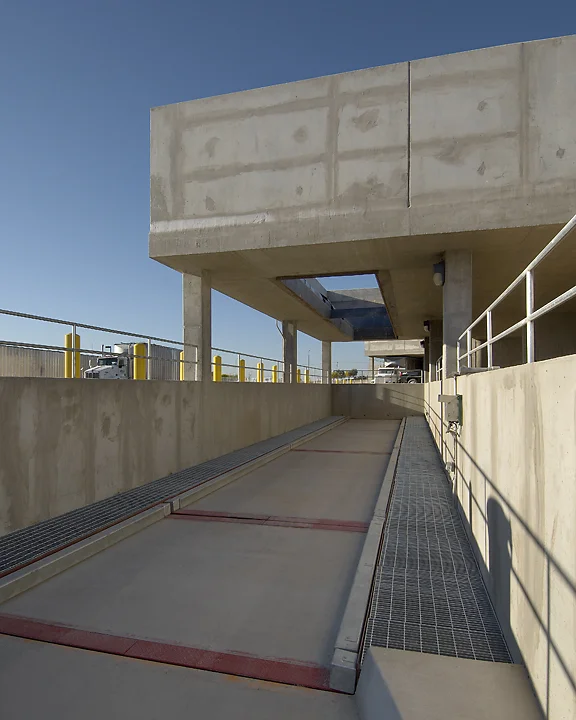 06-035-07 Trash Dumping.jpg