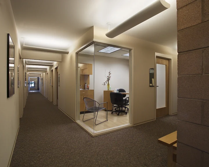 04-075-02 Nails Room.jpg