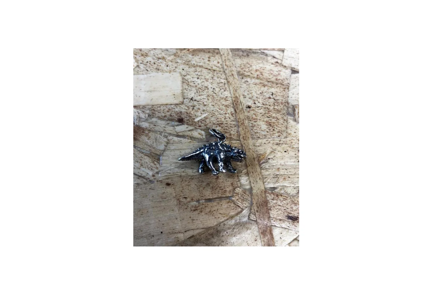 spiky_dino_pendant.jpg