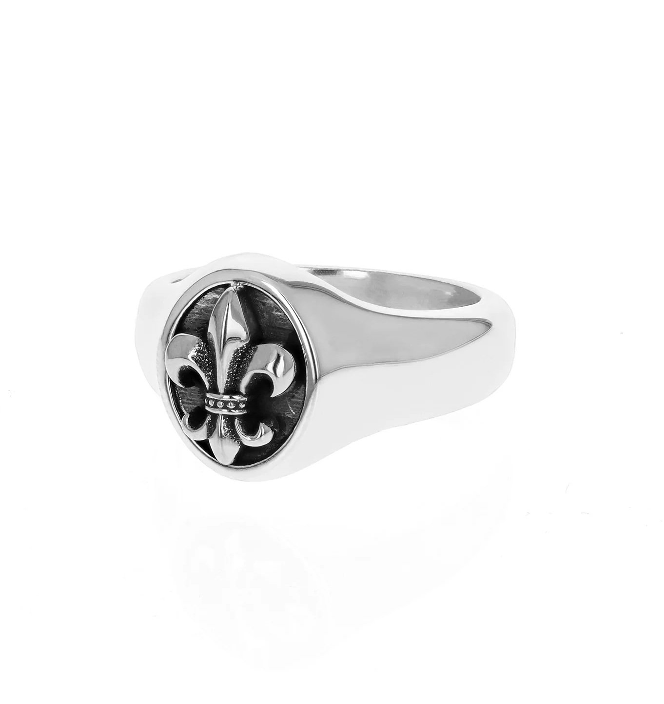 Fleur de lis motif ring