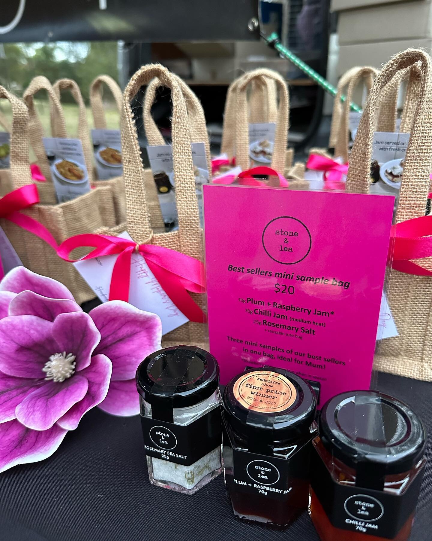 𝓖𝓸𝓸𝓭 𝓶𝓸𝓻𝓷𝓲𝓷𝓰 from the @carseldinefarmersmarkets 🩷✨
It&rsquo;s a lovely morning for a market visit, we look forward to seeing you today! 

SHOP: http://bit.ly/StoneandLeaGiftBags