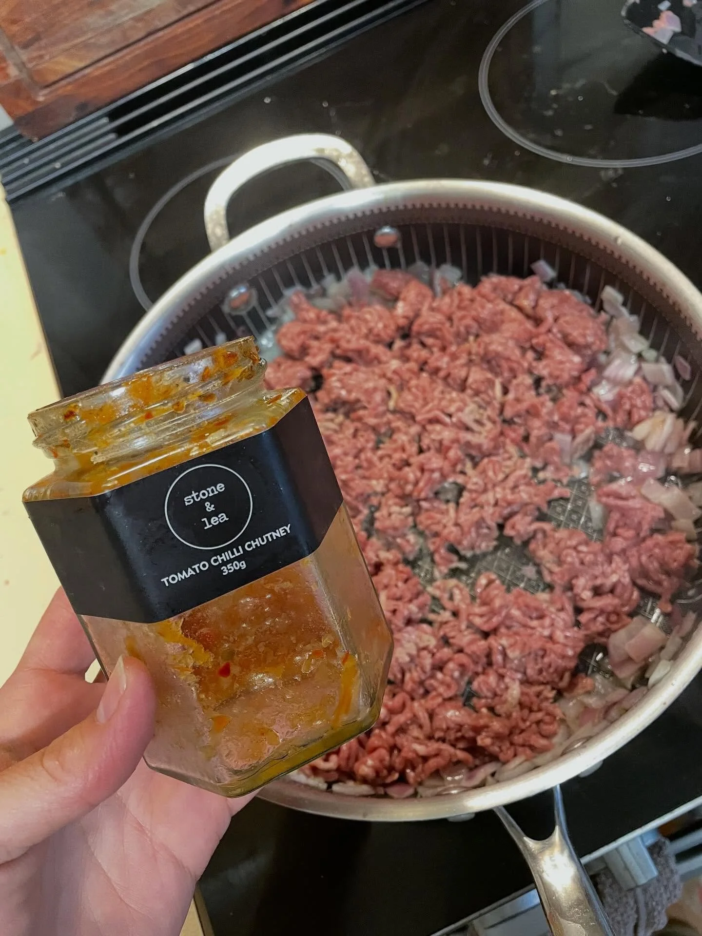 A different twist on mexican bowls using up the last bits in the jar 😋

SHOP: https://bit.ly/StoneandLea-ChilliChutney