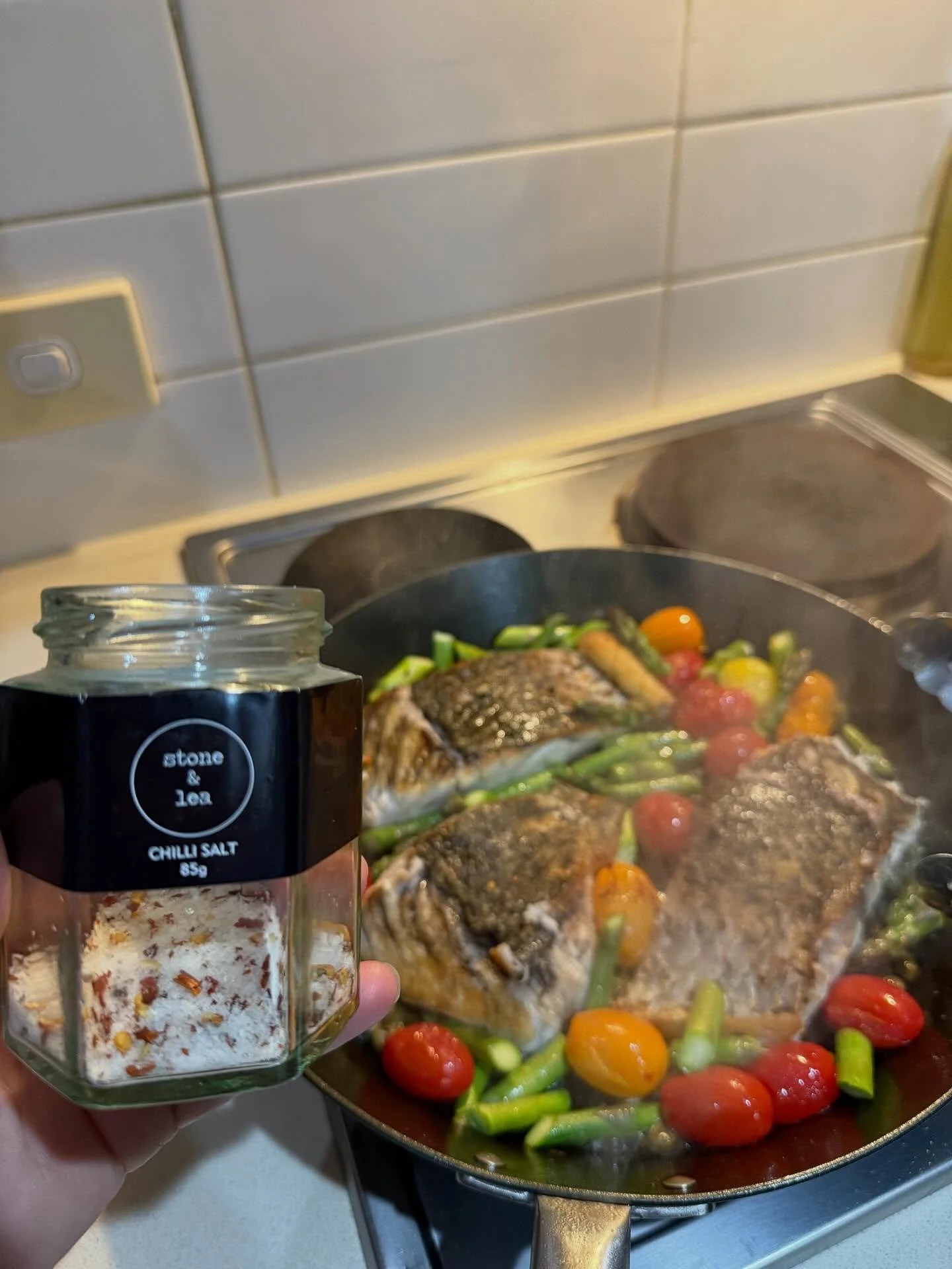 Pan fried barramundi &amp; veggies salted to perfection 🤌🏼

SHOP: http://bit.ly/StoneandLea-ChilliSalt