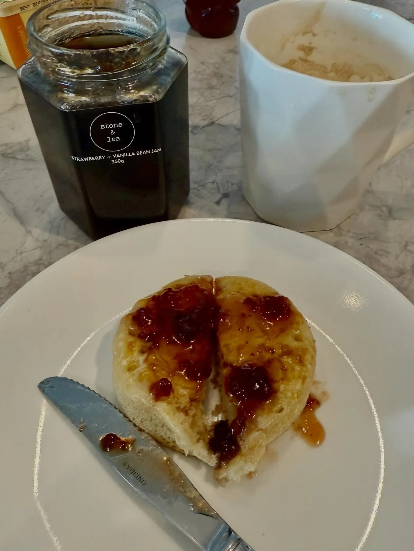The perfect afternoon snack 😋🍓

SHOP: https://bit.ly/StoneandLea-StrawbVanillaJam