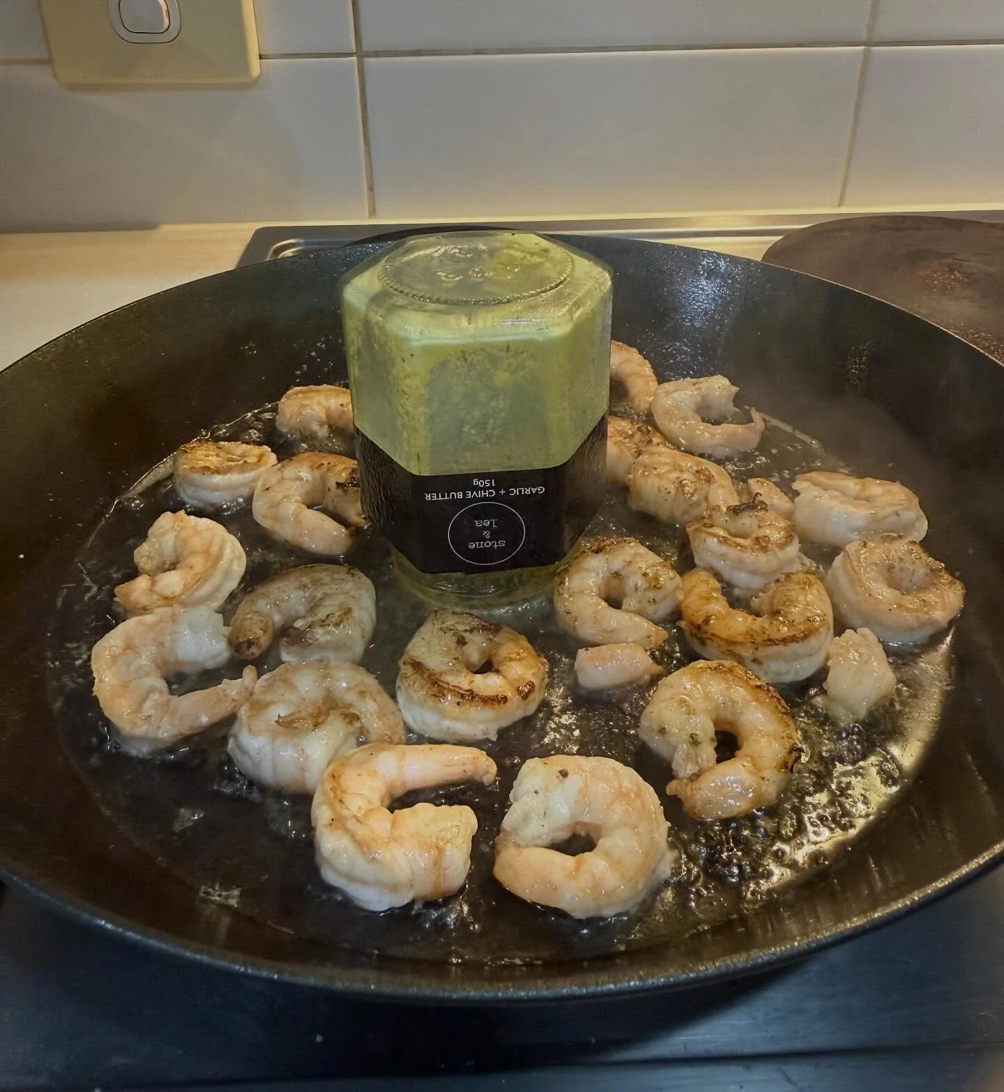 The best way to get the last bits of Garlic + Chive Butter out of the jar! 👌🏼

SHOP: http://bit.ly/StoneandLea-GarlicChiveButter