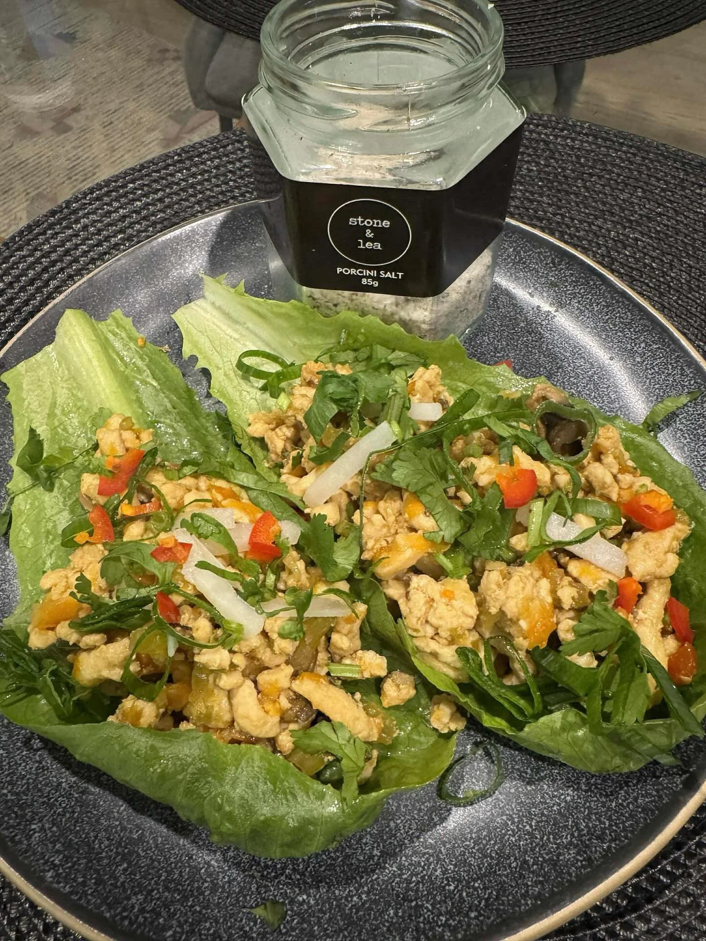 Turkey san chow bow seasoned to perfection 🤌🏼

SHOP: http://bit.ly/StoneandLea-PorciniSalt