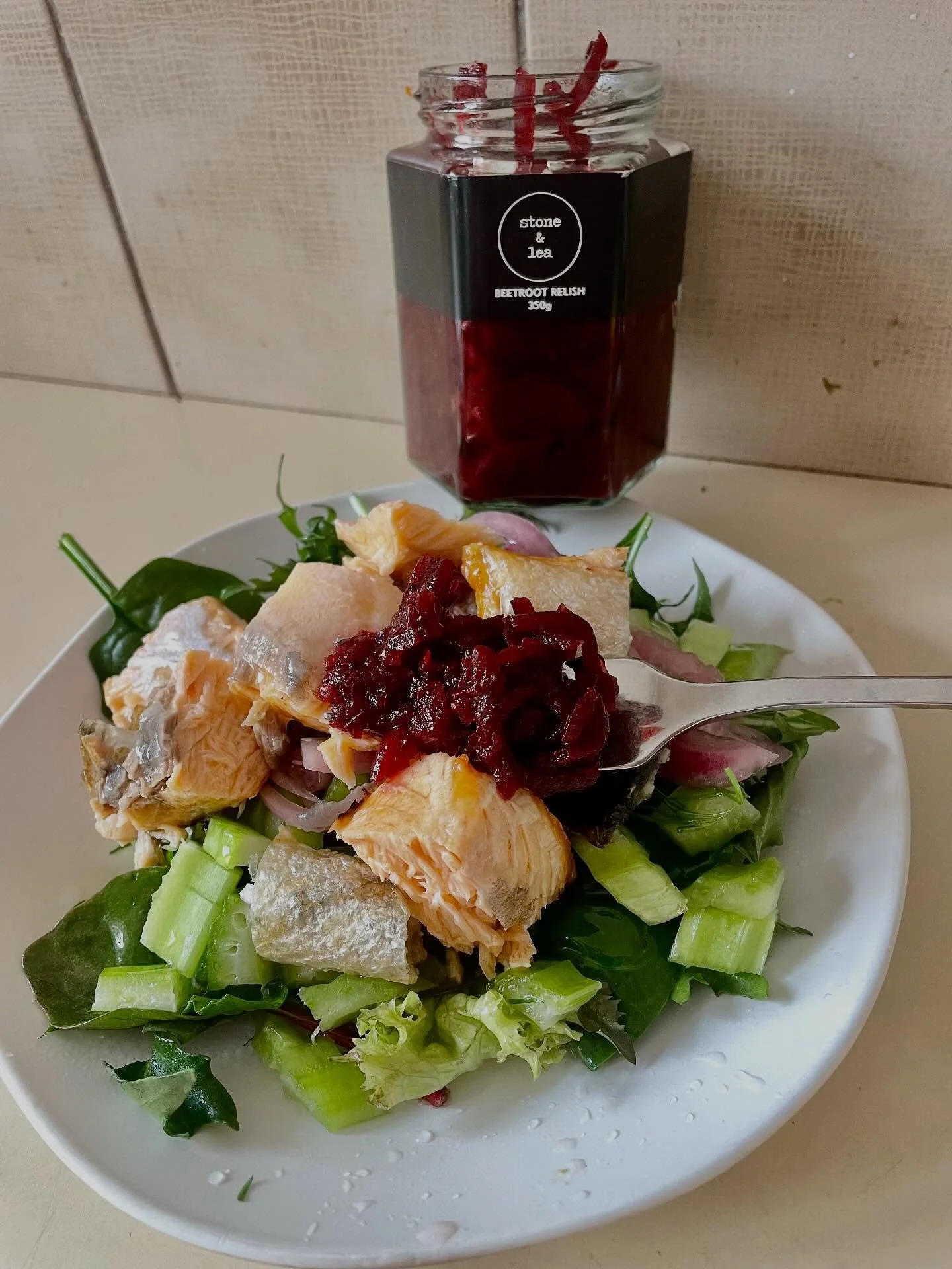 Smoked salmon salad pairs perfectly with our Beetroot Relish 🥗👌🏼

SHOP: http://bit.ly/StoneandLea-BeetrootRelish