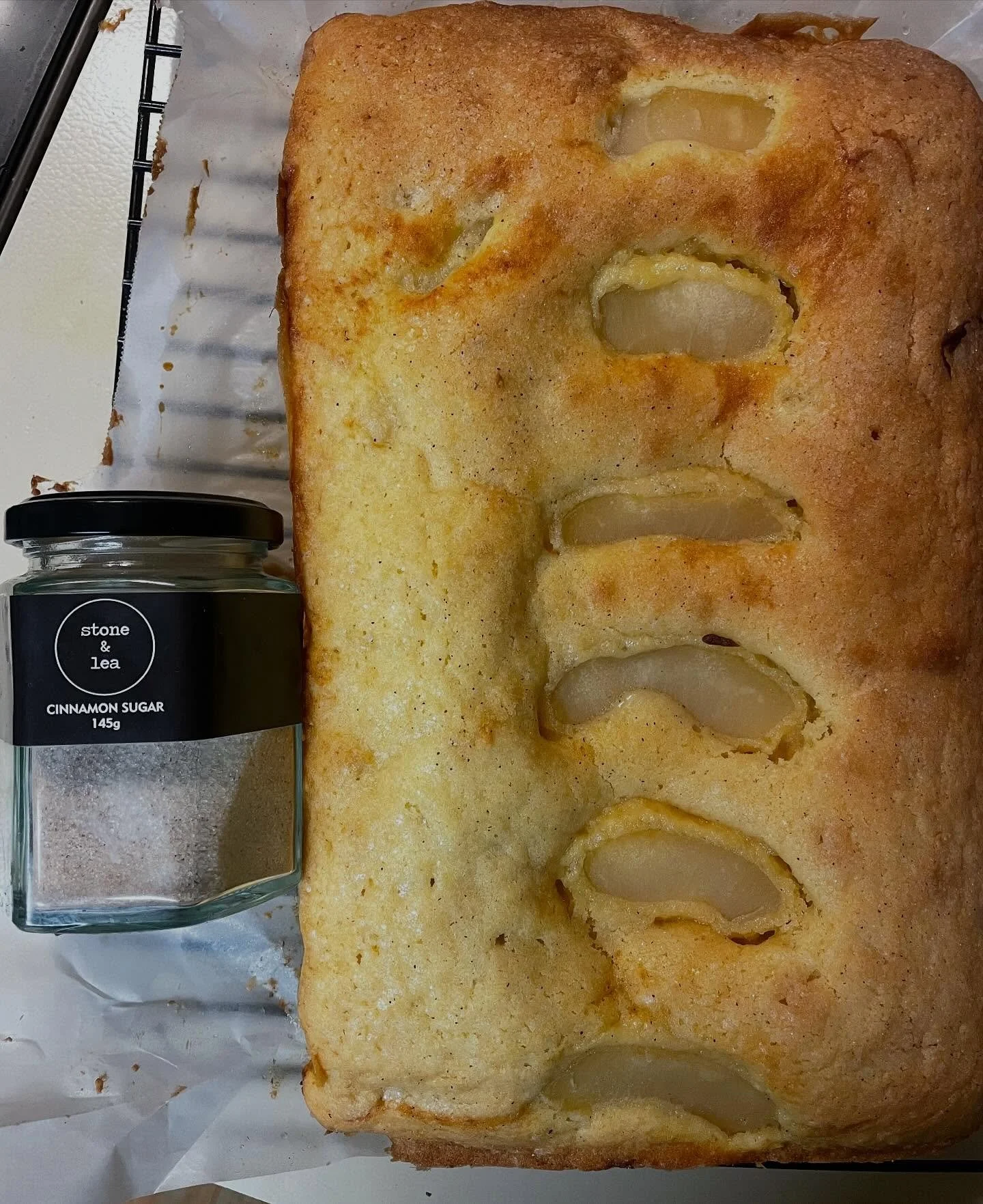 It was a lovely hot afternoon to do some baking! 👩🏻‍🍳
Apple + Cinnamon cake 😋
SHOP: http://bit.ly/StoneandLea-CinnamonSugar