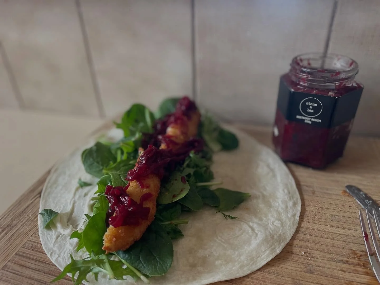 Simple fish &amp; salad wrap for lunch 🌯

SHOP: http://bit.ly/StoneandLea-BeetrootRelish