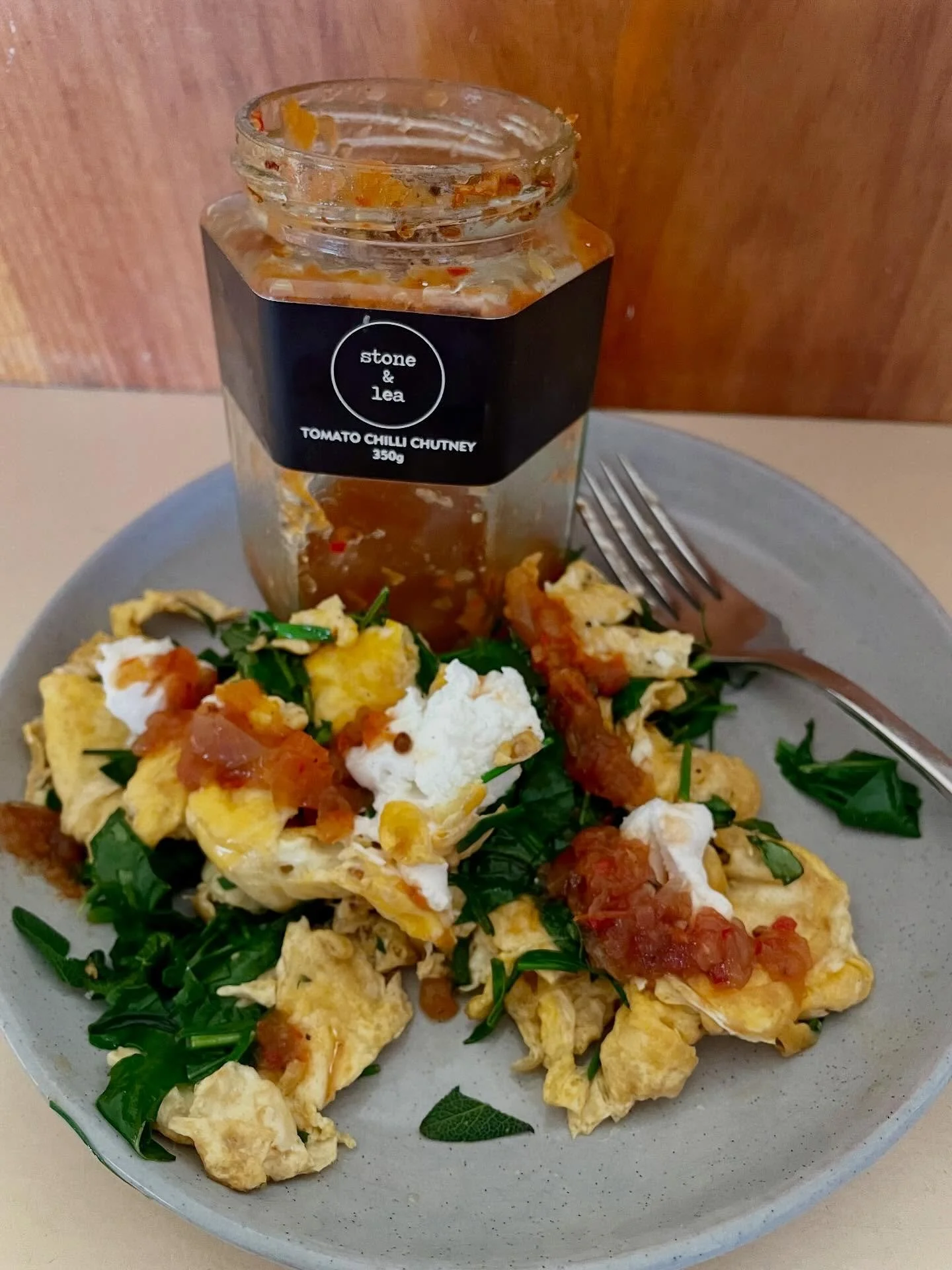 Scrambled eggs spiced up with our chilli chutney 🍳🌶️

SHOP: https://bit.ly/StoneandLea-ChilliChutney