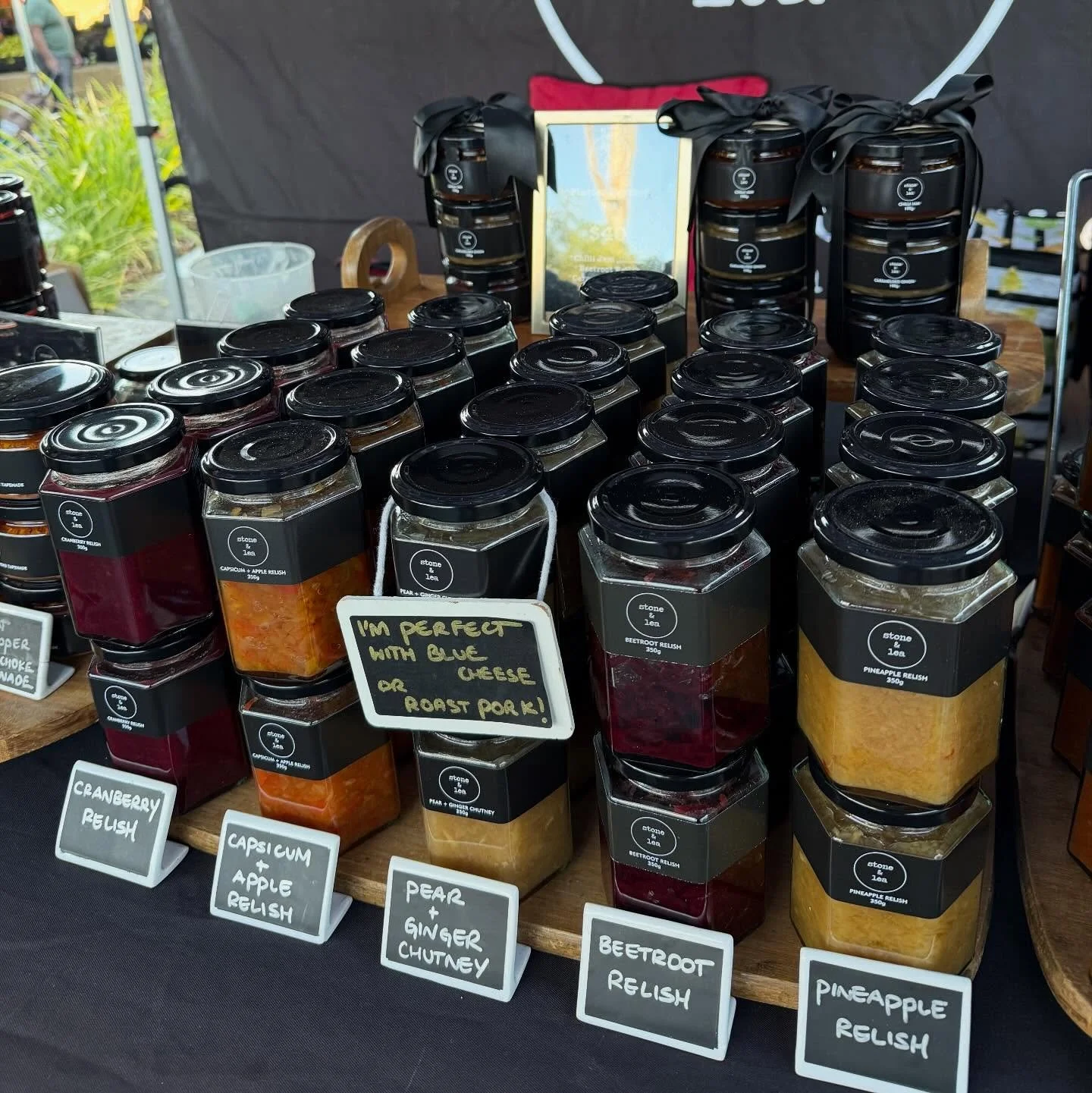 𝓗𝓪𝓹𝓹𝔂 𝓢𝓾𝓷𝓭𝓪𝔂 from the @nundahmarkets 
We hope to see you today (in amongst the ☔️) for all your #jarsofgoodness 

🍔 Dinner idea: homemade burgers served with our Beetroot Relish or try a chicken burger with our Pineapple Relish 😋

https: