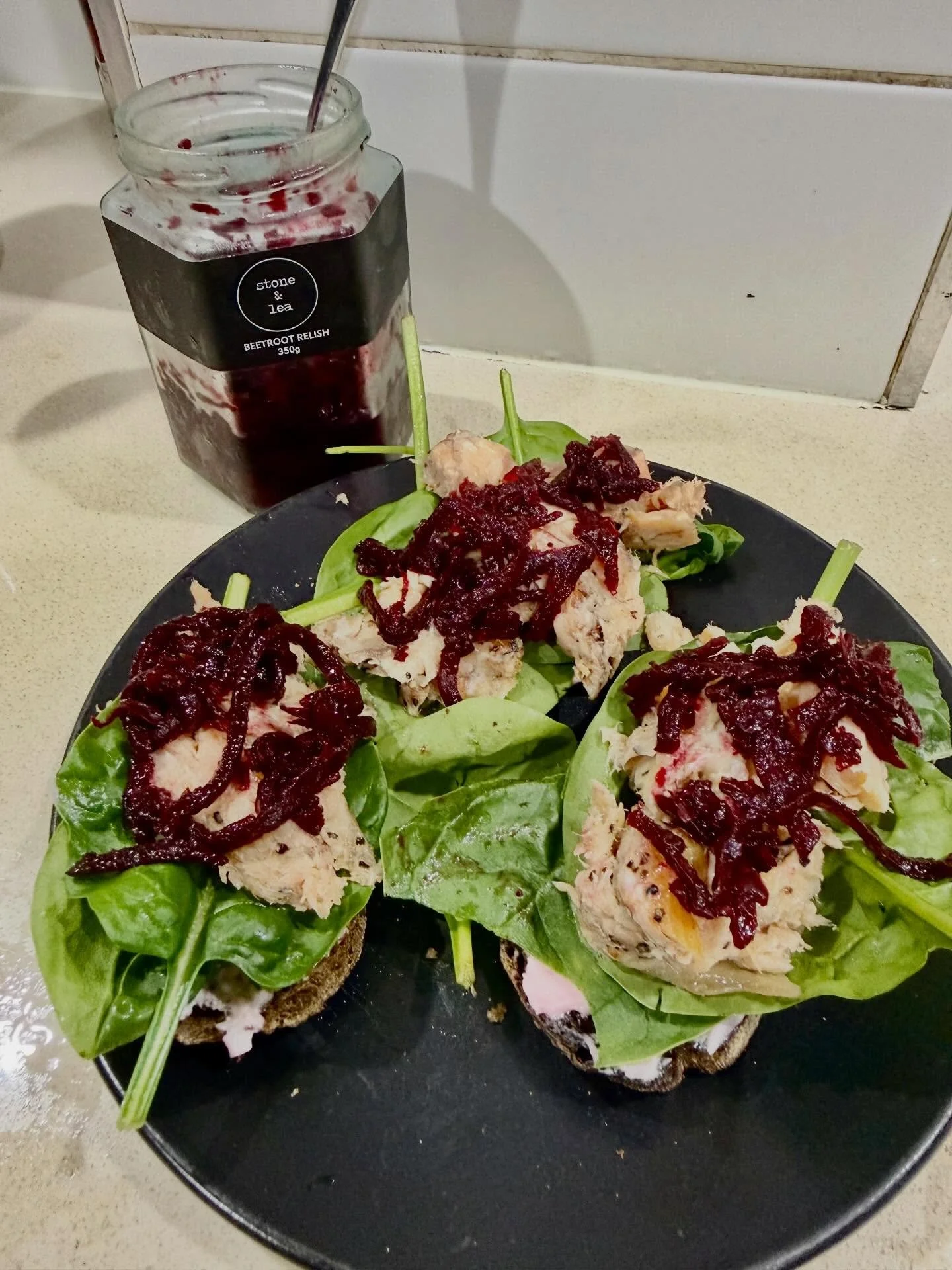 Toasted rye sourdough with Taramasalata, spinach, hot smoked salmon and Beetroot relish 🙌🏼 amazing flavour combo 

SHOP: http://bit.ly/StoneandLea-BeetrootRelish