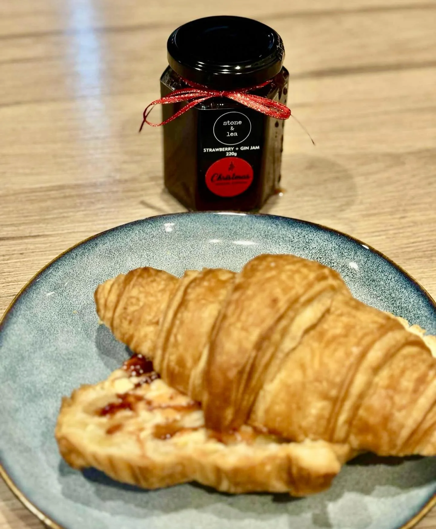 The perfect afternoon tea 🍓🥐

SHOP: http://bit.ly/StoneandLea-StrawberryGinJam