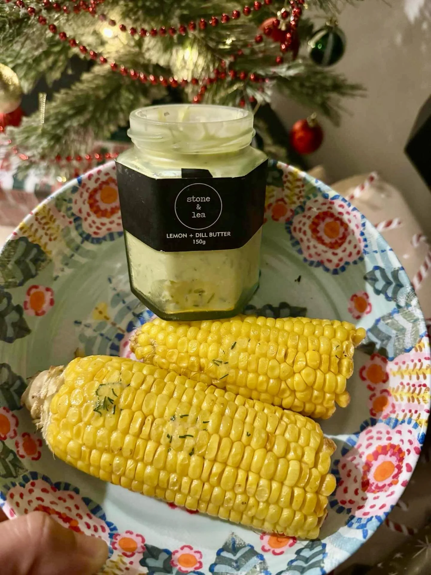 A lemony burst of flavour on steamed corn cob = yum!! 🍋🌽 a great #jarofgoodness to elevate your veggies 

SHOP: http://bit.ly/StoneandLea-LemonDillButter