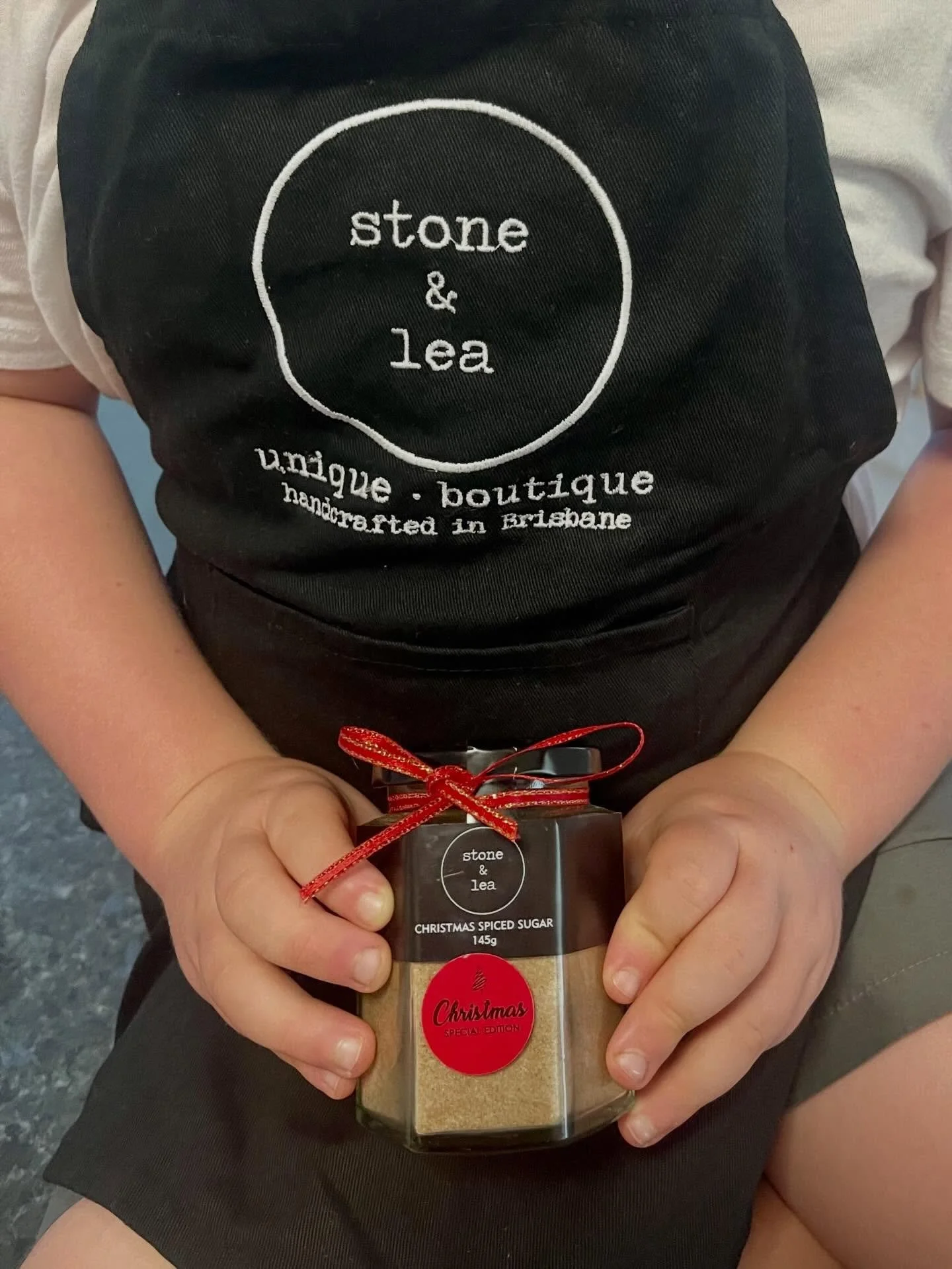 Making Gingerbread cookies 🎅🏼🥄 the kids love getting involved!

http://bit.ly/StoneandLea-ChristmasSugar