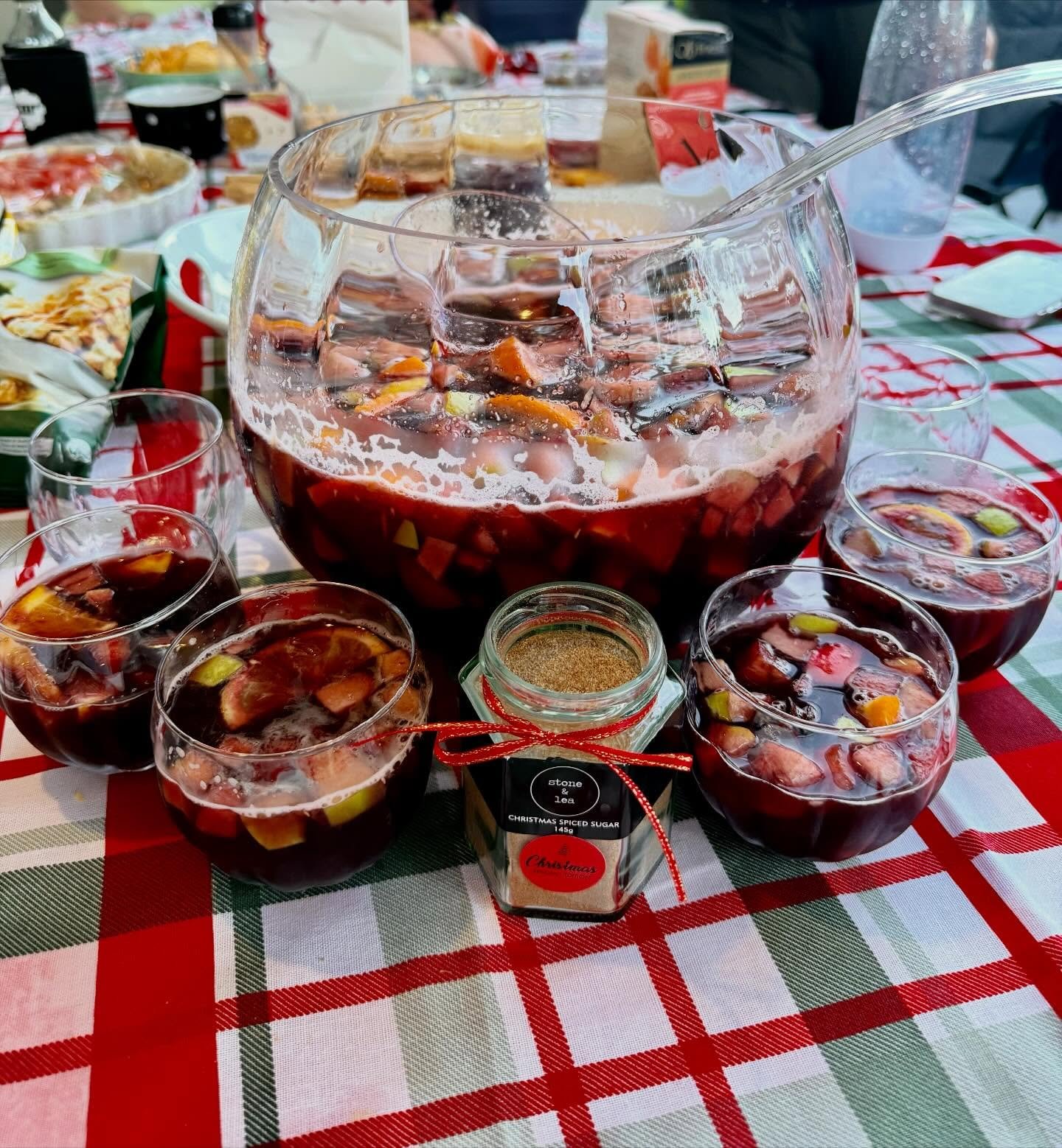 Post Christmas spiced Sangria! 🎅🏼 Cheers 🍹

SHOP: http://bit.ly/StoneandLea-ChristmasSugar