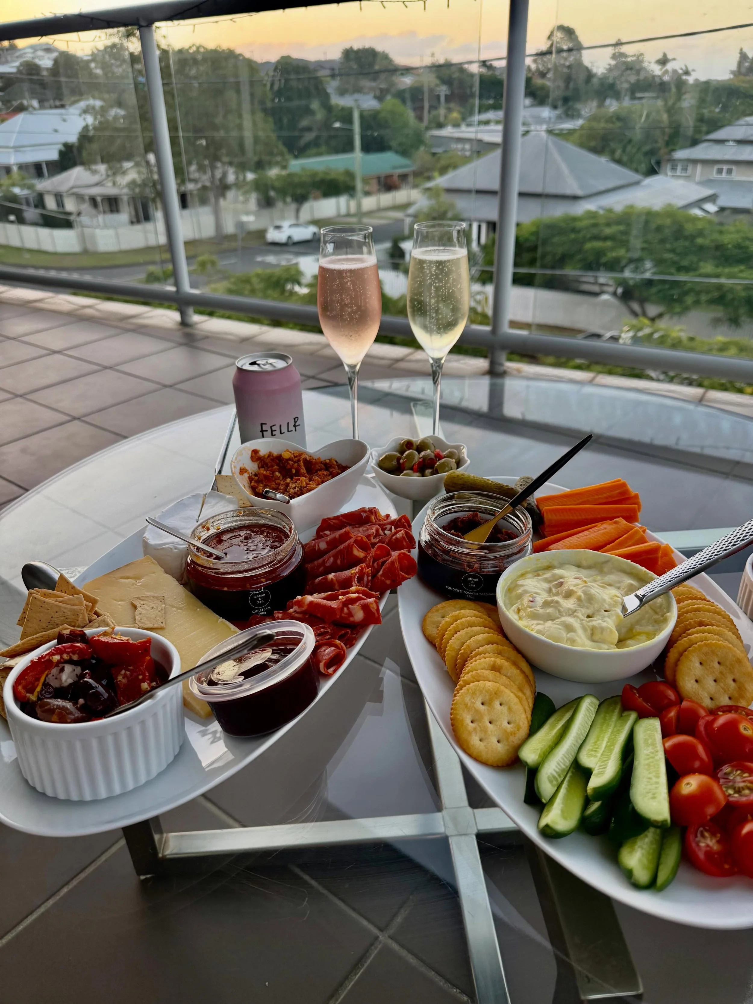 Rounding off the weekend with a Sunday arvo platter! 🥂

#cheersmydears #brisbaneweekends #jarsofgoodness #stoneandlea