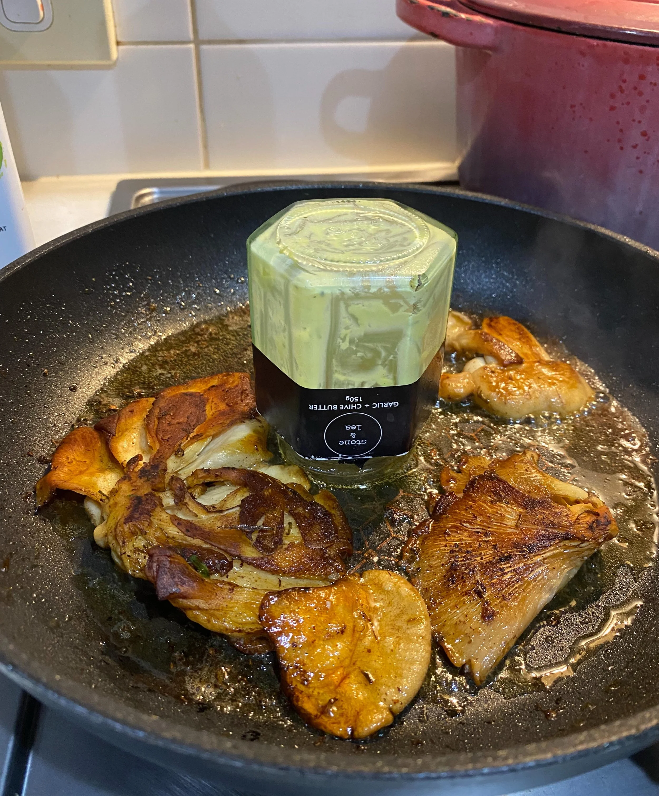 The best way to get the last bits out of the jar 🔃👏🏼

SHOP: http://bit.ly/StoneandLea-GarlicChiveButter

#garlicchivebutter #oystermushrooms #jarsofgoodness #stoneandlea