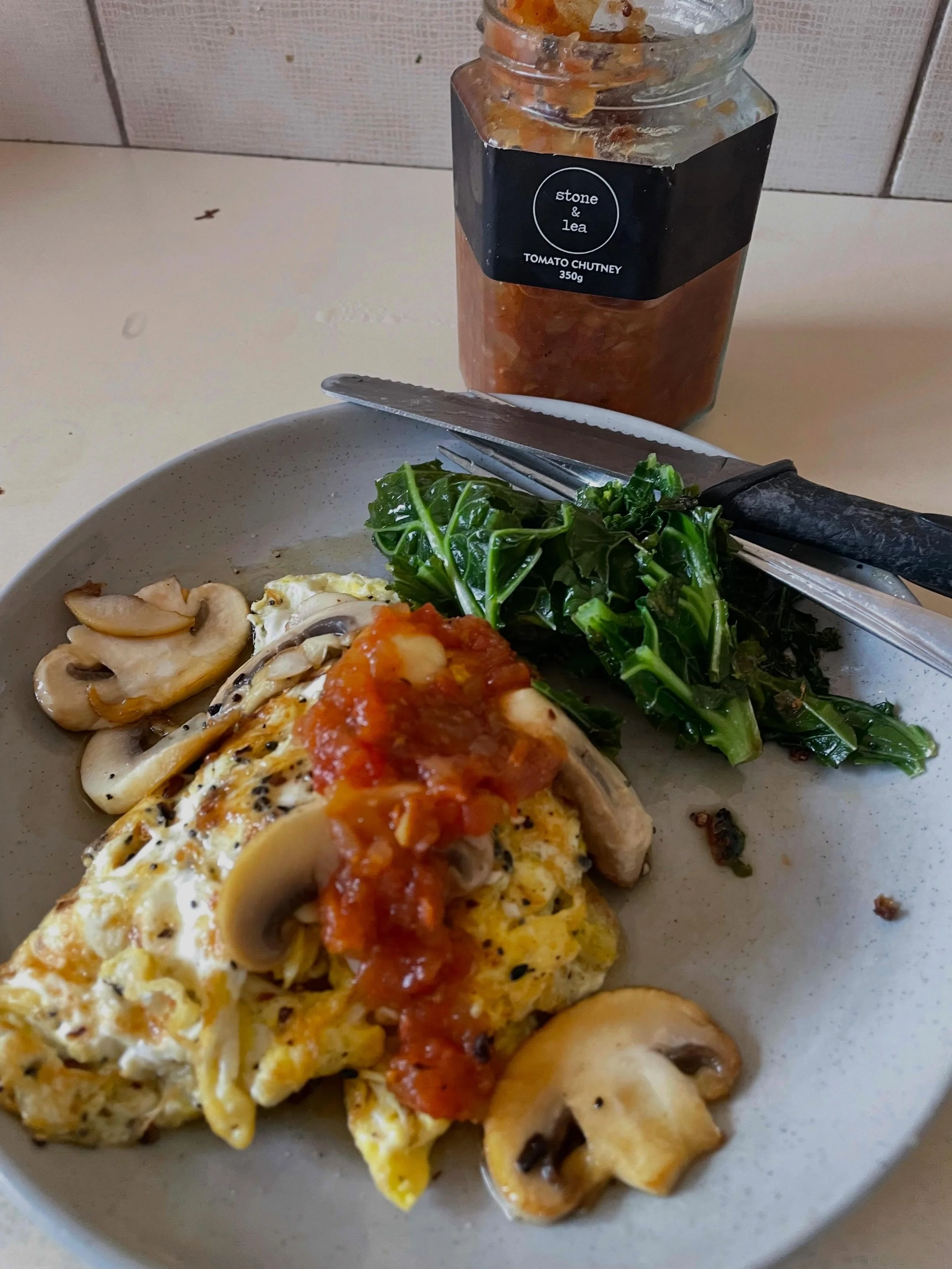 Delicious home cooked breakfast on a drizzly morning in Brisbane ☔️🍳

 #weekendoff #jarsofgoodness #stoneandlea

SHOP: http://bit.ly/StoneandLea-TomatoChutney