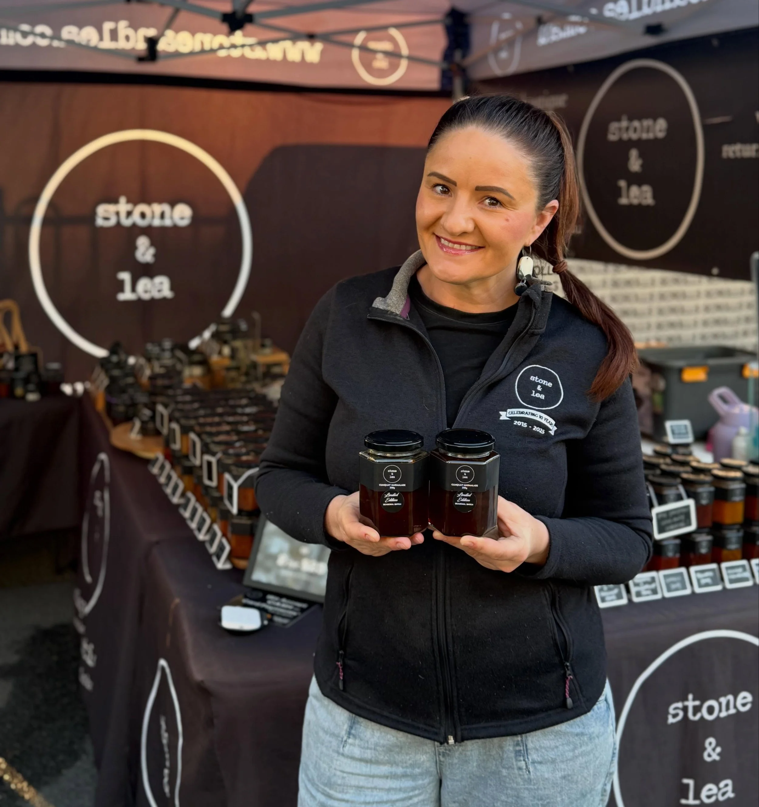 Happy Sunday from the @nundahmarkets 😎 Rosanne has been busy hand slicing the locally grown Cumquats to make our yummy Marmalade 🍊😋
Available today until 12noon and online 
*until stocks last - limited seasonal batch 

SHOP:  http://bit.ly/Stonean