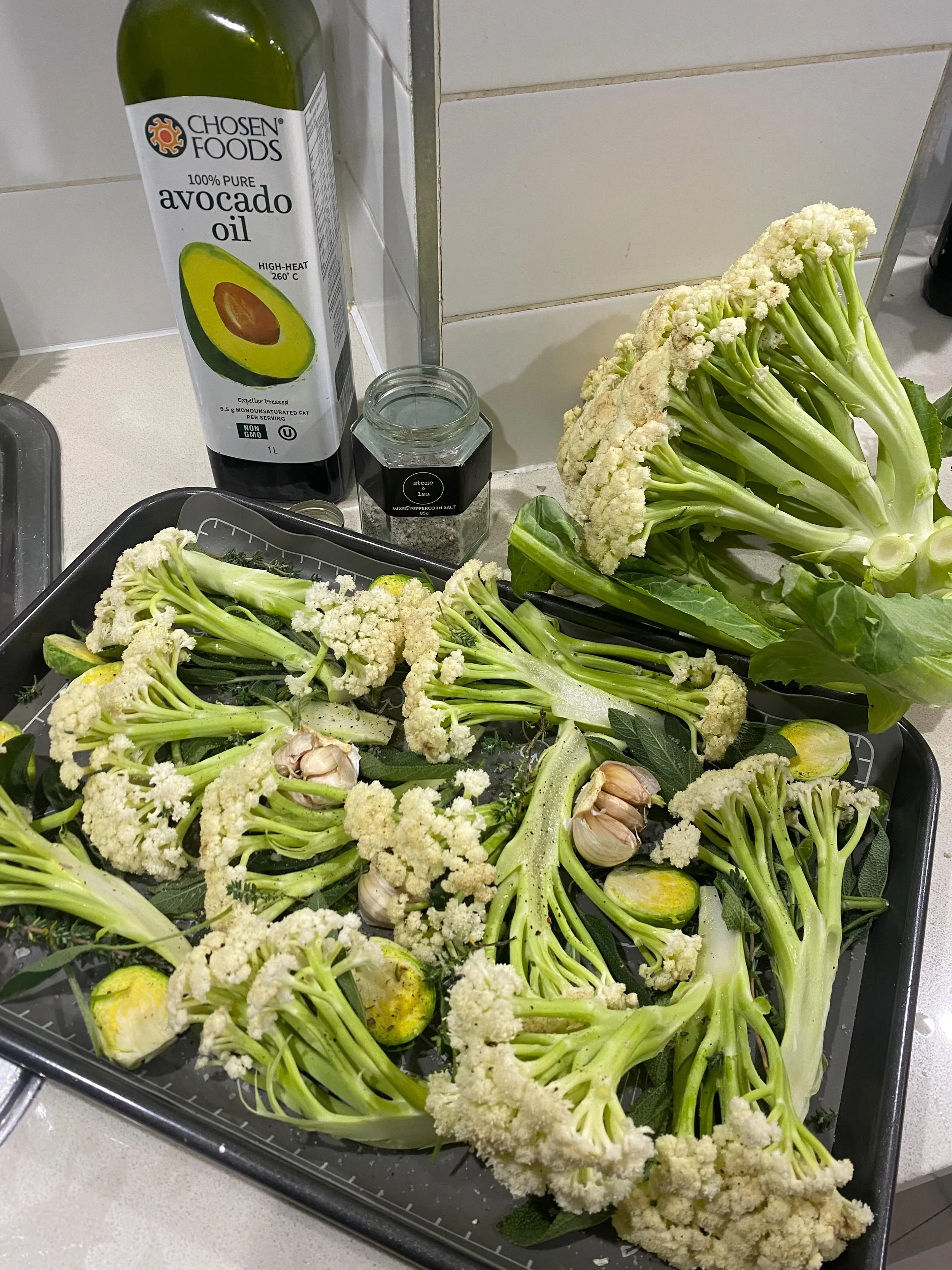 Have you tried roasted Caulilini (baby cauliflower)? It&rsquo;s soooo good! The florets end up crispy, absolutely delicious to eat 😋 we pick these up from the Markets each weekend for our Sunday roast 

Seasoned with: http://bit.ly/StoneandLea-Mixed