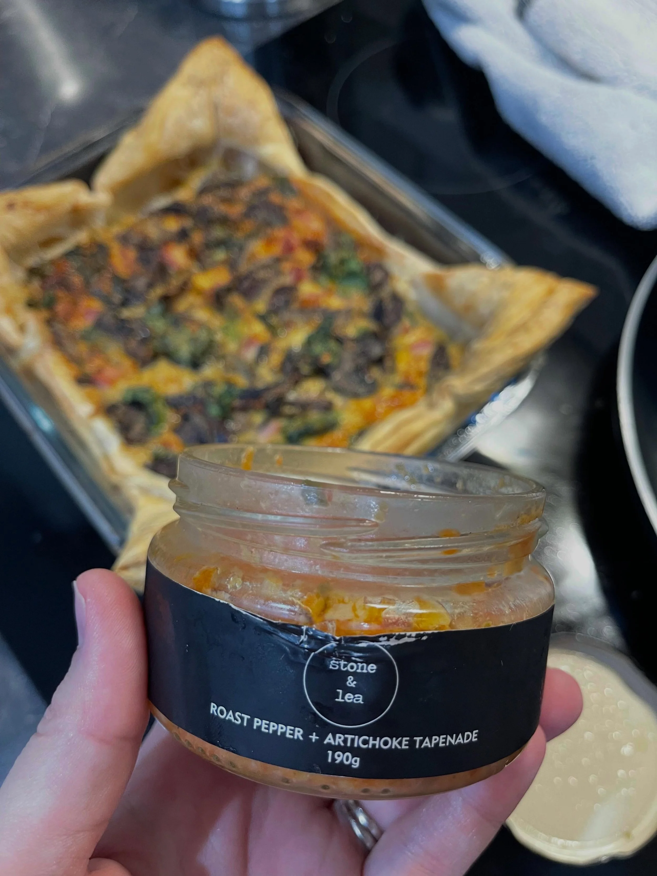 Easy &amp; instant flavour for my quiche 🙌🏼

SHOP: http://bit.ly/StoneandLea-RoastPepperArtichokeTapenade