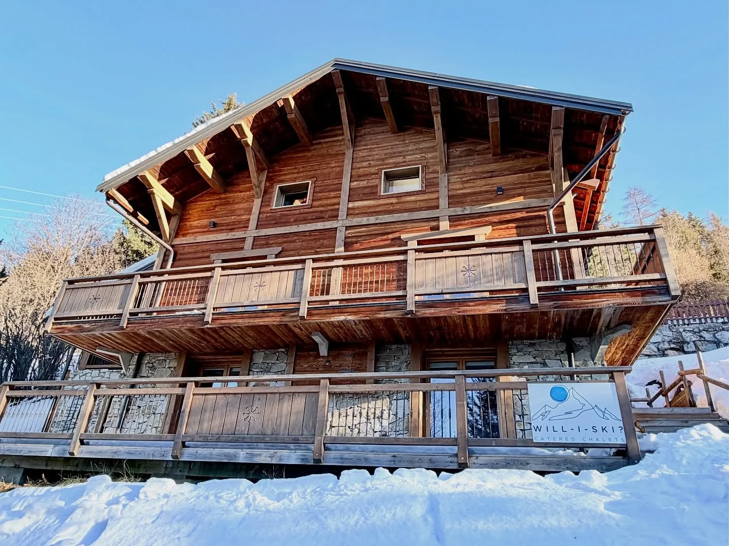 ✨ Spotlight on  Chalet Ammonite ✨
Plagne 1800 | Will I Ski?

Big on space, big on comfort, and even bigger on the incredible food lovingly cooked by your hosts.
Chalet Ammonite sleeps up to 15 across 8 en-suite bedrooms, with a beautifully open-plan 