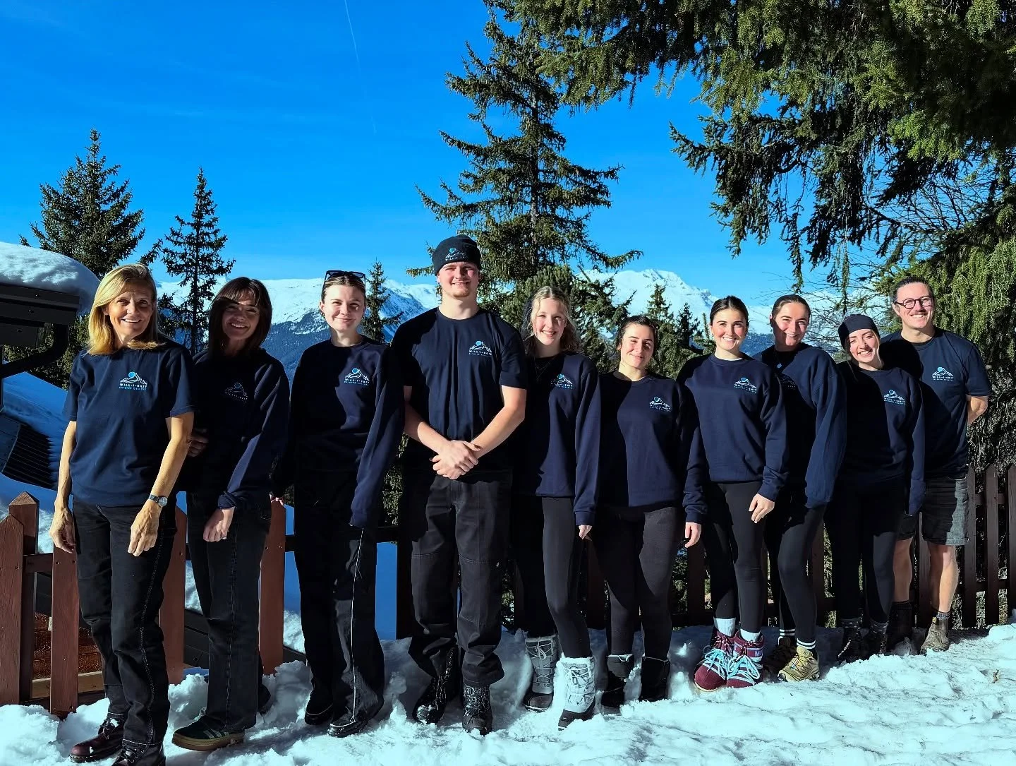 Here they are in full 💫 Will I Ski team 2025/2026 💫
Ready and raring to go. Bring on the ✨ bluebird days, bubbling tartiflette nights, belly laughs &amp; brilliant guests ❄️⛷️

#SkiSeason #Winter2026 #SkiResort #Alps #MountainLife #Skiing #SnowSeas