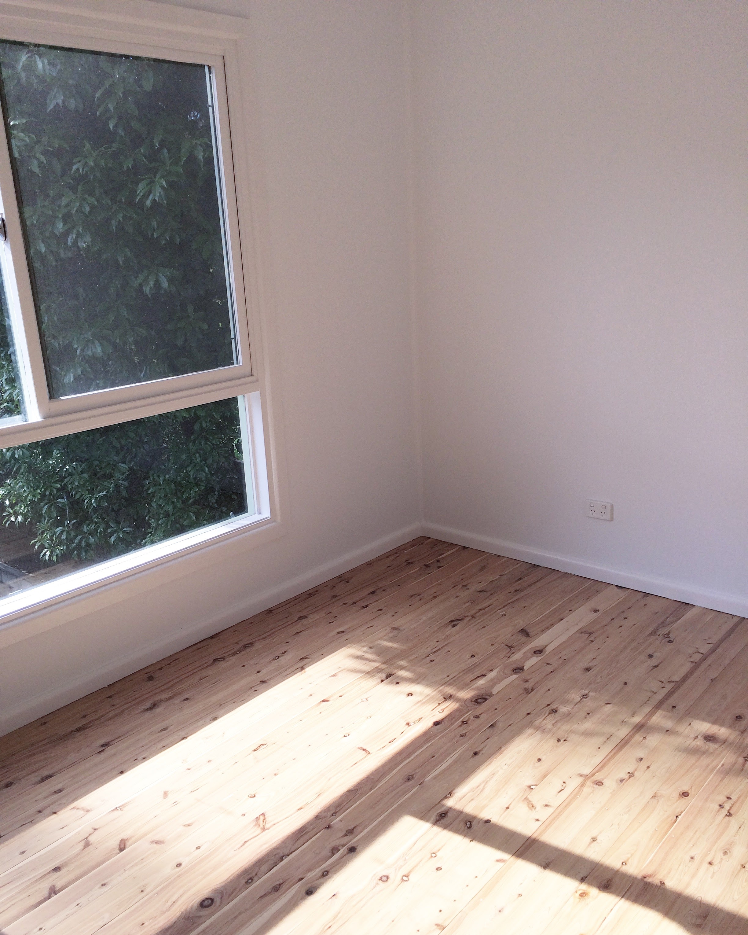  FRESH PAINT AND SANDED FLOORS WITH A WATER-BASED POLYURETHANE MATT FINISH