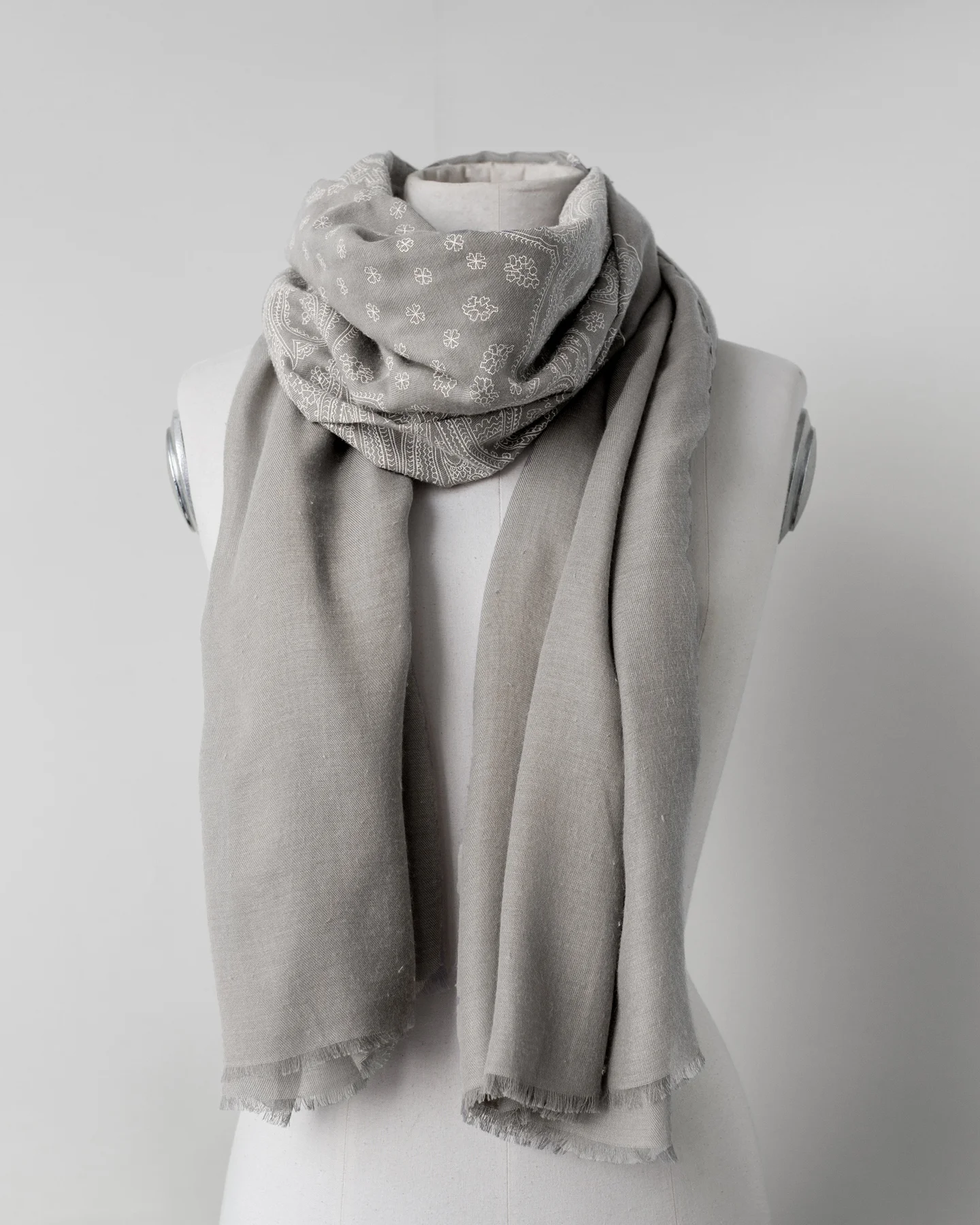 paisley-grigio-bianco-native.jpg
