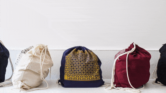 Dezen Dezen - drawrstring backpack.gif