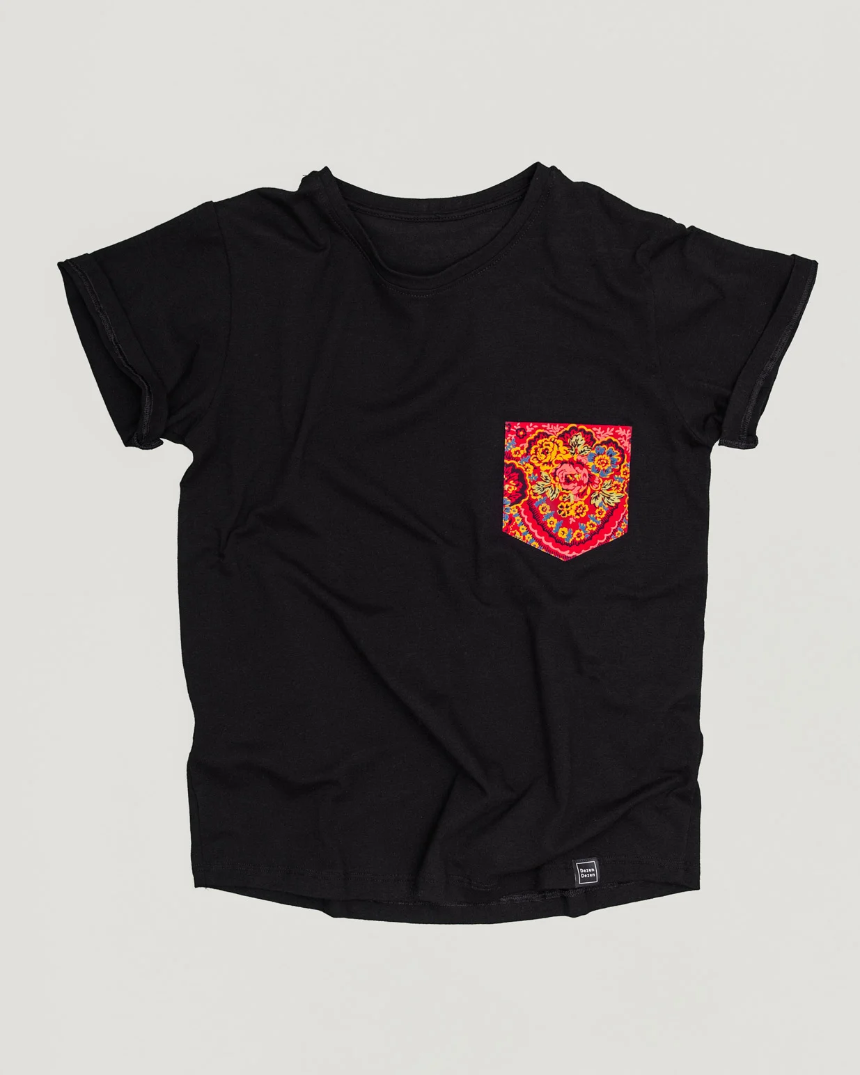 tshirt-black-pocket-flowers-2.jpg