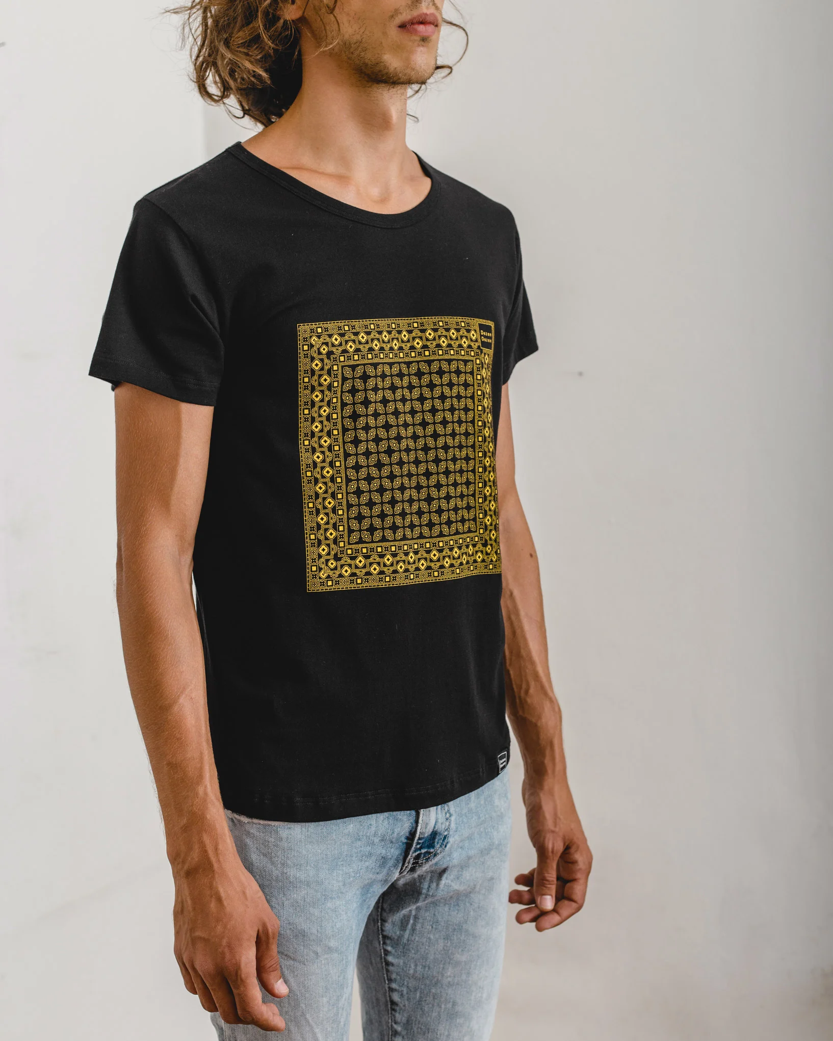 tshirt-black-print-yellow-televisors-square-5.jpg
