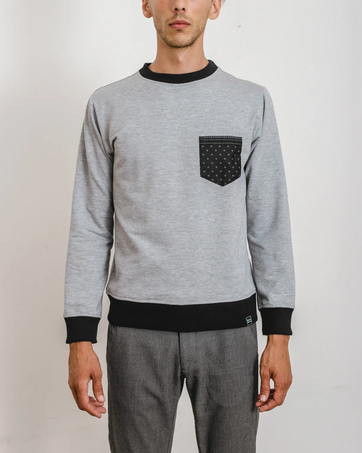 DZ550_423-Sweatshirt-grey-poket-1.jpg