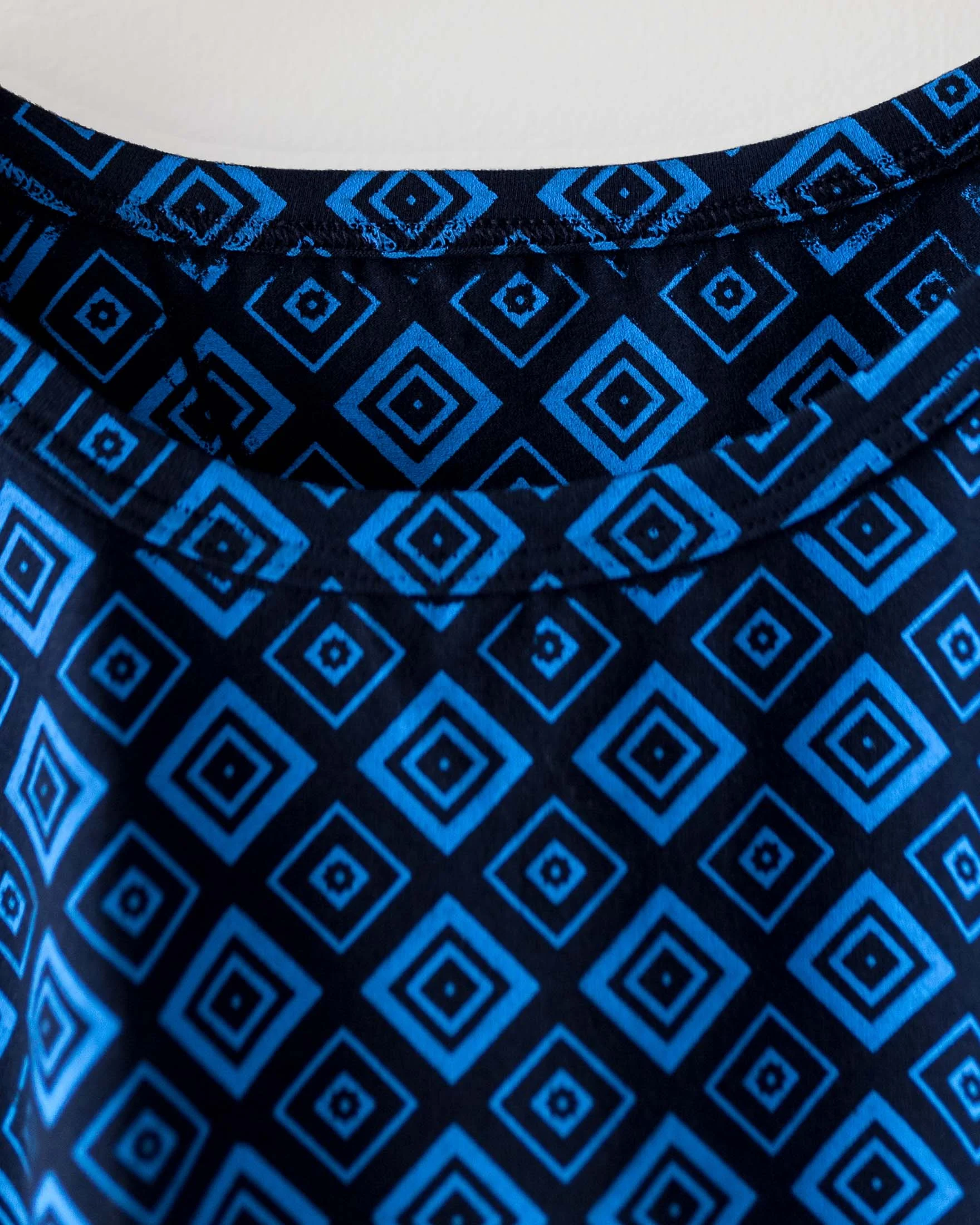 Crop-optical-bianco-su-blu-3.jpg