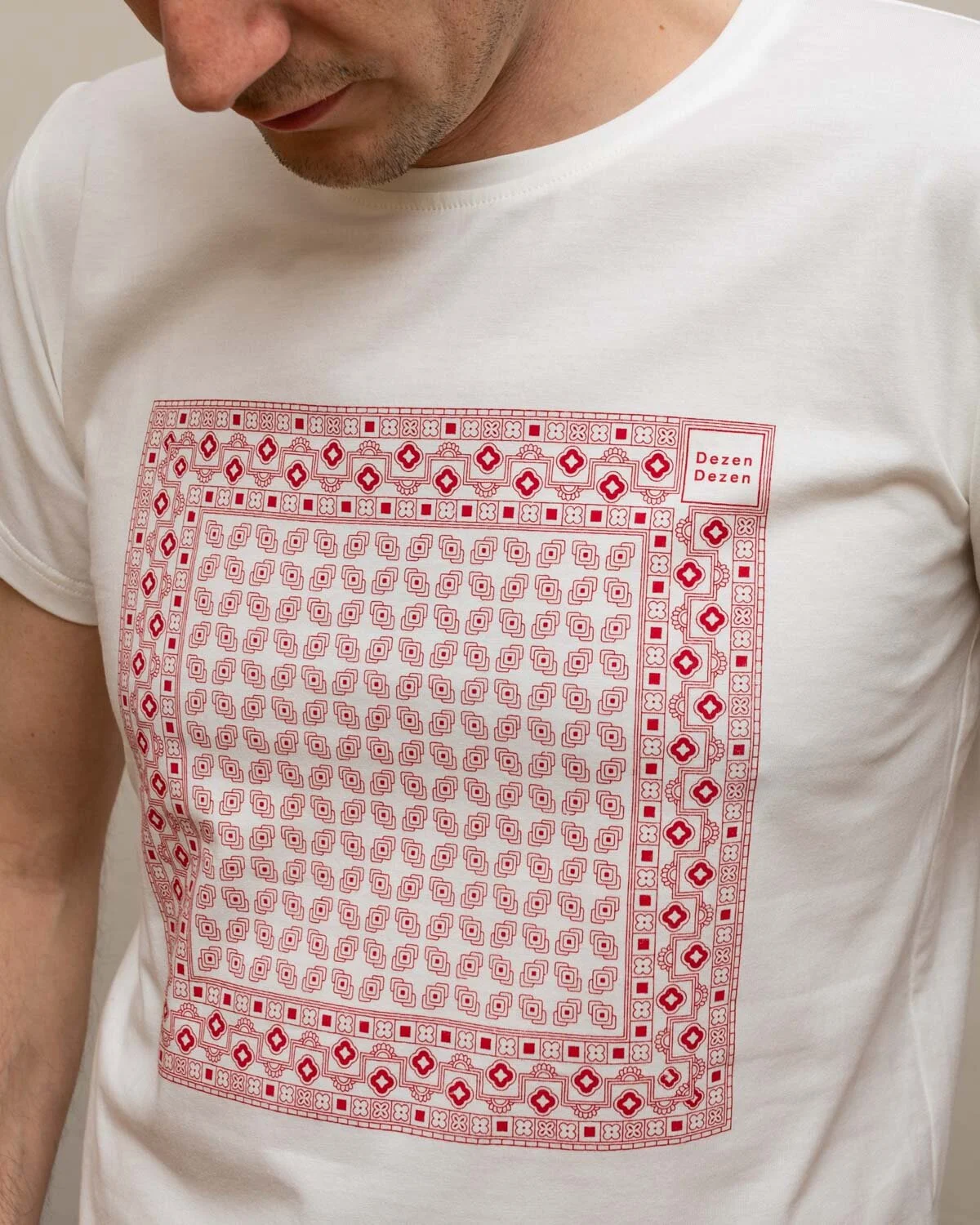Dezen Dezen — Unisex T-Shirt with hand 