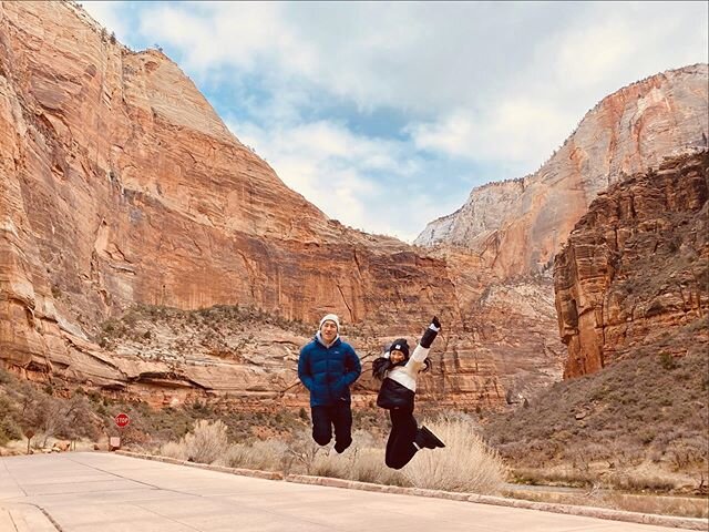 When we found out we could turn our selfie stick into a tripod 😆
.
.
.
📍 Zion National Park