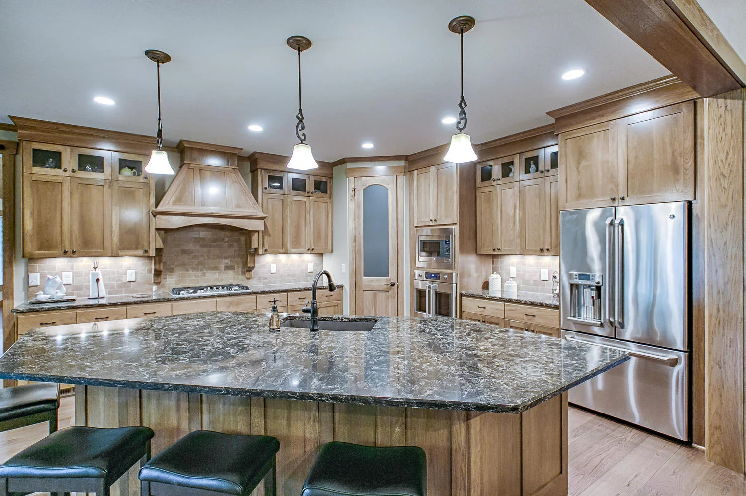 Cabinets/Hardware Danner's Cabinets 16735 Quicksilver St. NW Ramsey, MN 55303 (P) 763-753-4002 www.dannerscabinets.com Contact: Sarah Reddish sarah@dannerscabinets.com