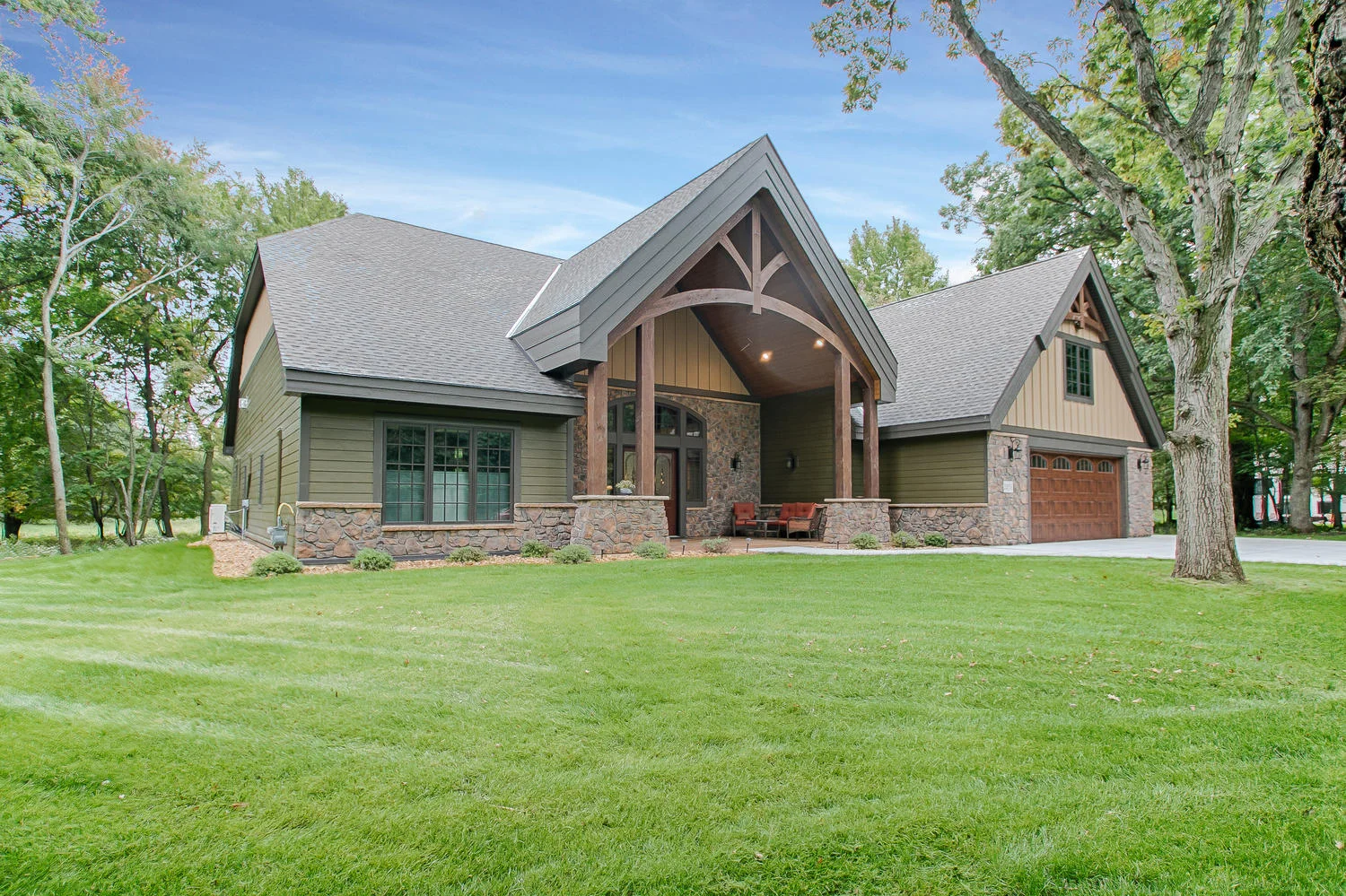 Roofing Contractor Select Exteriors, LLC. 13029 Owatonna St. NW Blaine, MN 55449 (P) 763-767-6086 www.selectexteriorsmn.com Tamko Shingles: www.tamko.com