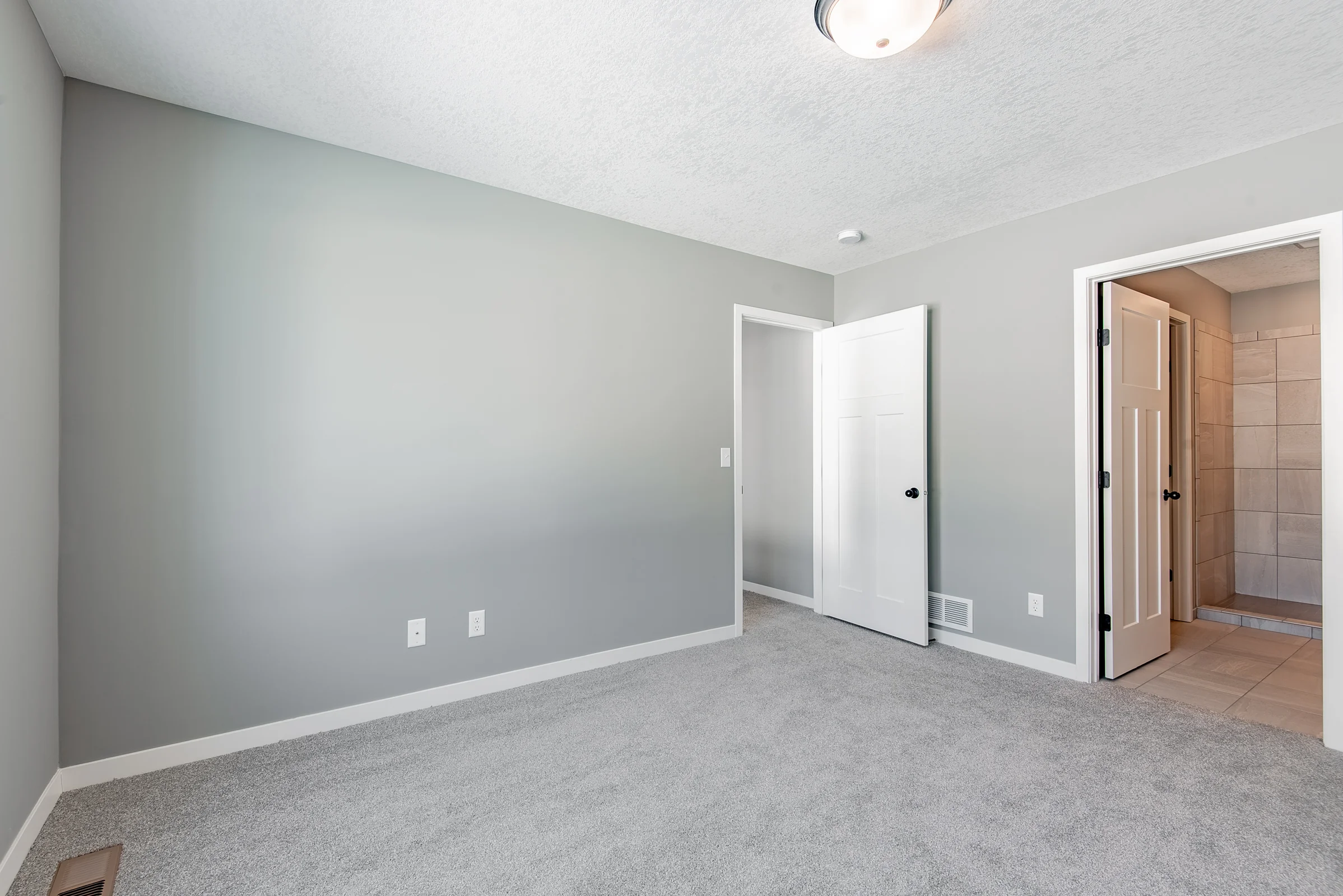 777 11th Ave SW-26.jpg