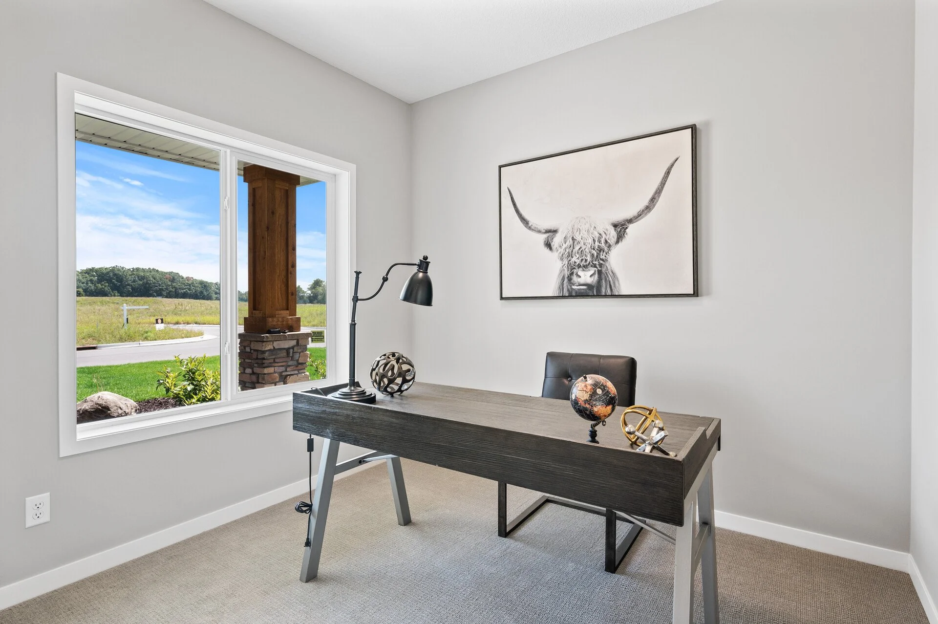 Front Bedroom (2).jpg