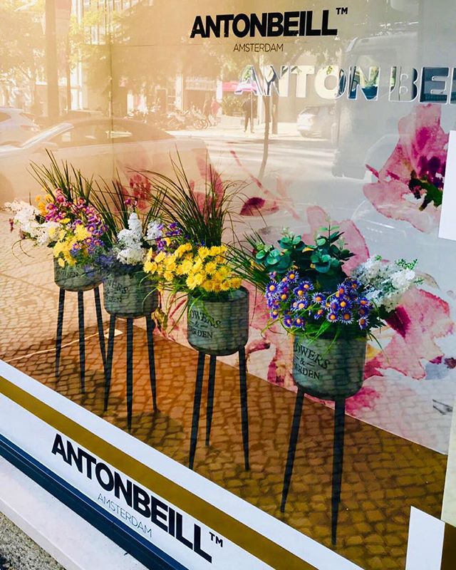 Flower obsessed 💥#windowdisplay #antonbeillhaircare #antonbeill