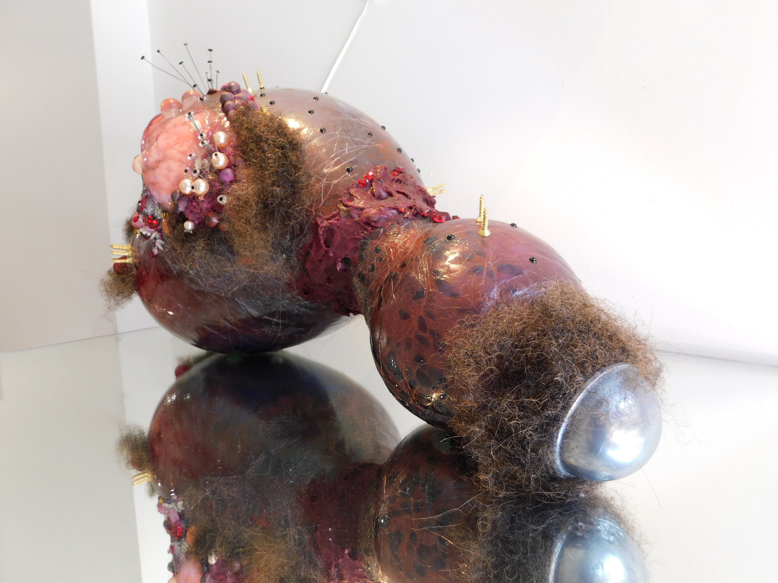 Doreen Garner, Big Pussy (From the Back) (2015), glass, polyester fiber, Swarovski crystals, Swarovski pearls, hair weave, teddy bear eyes, silicone, electrical parts, condoms, latex tubing, acrylic dentures, rubber gloves, glitter, brass screws, 24 x 16 x 16 inches. Photo by the author. 