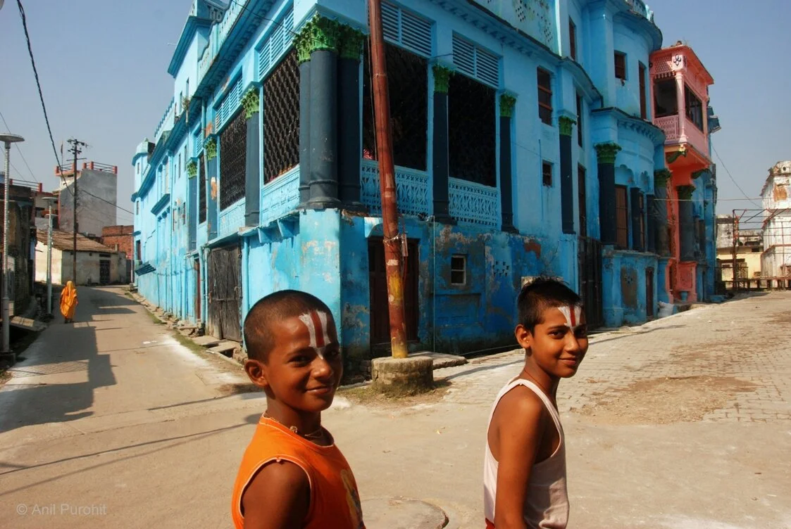 Two_Young_Brahmin_Boys_Students_Vedas_Ayodhya_India_Photo.JPG