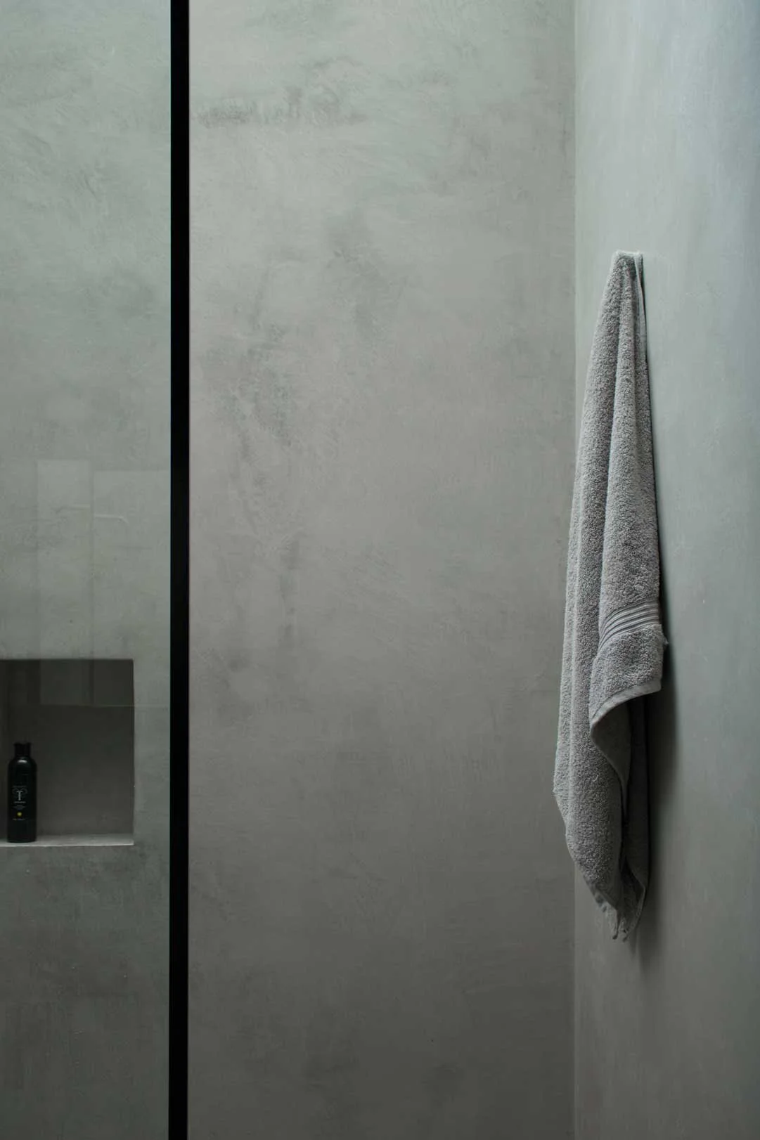 Tadelakt plaster shower room