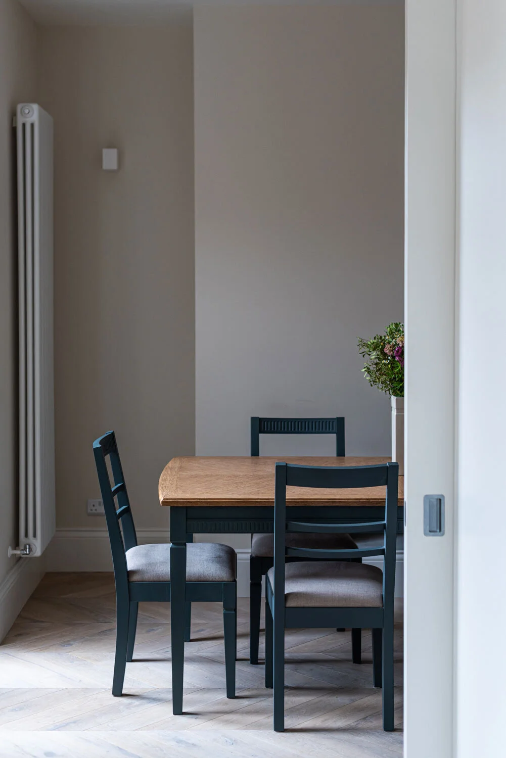 Sliding partition tbetween kitchen and dining room by Lendel Stephens Architects