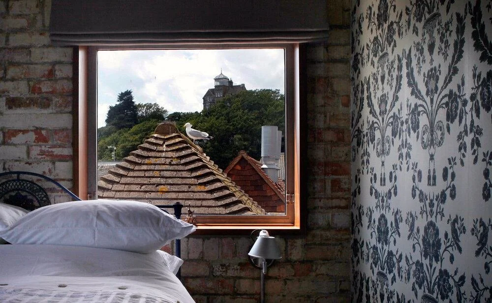 Exposed brick and decorative wallpaper by Lendel Stephens Architects