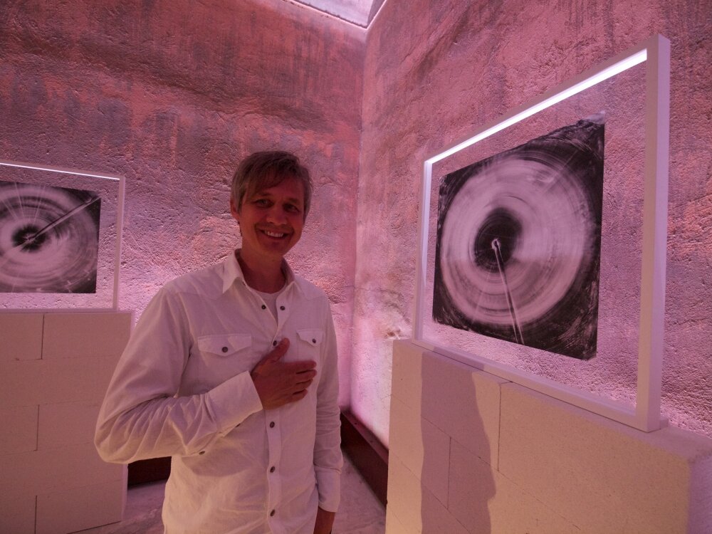 Chris Larson in der Ausstellung von THE VIEW (2011)