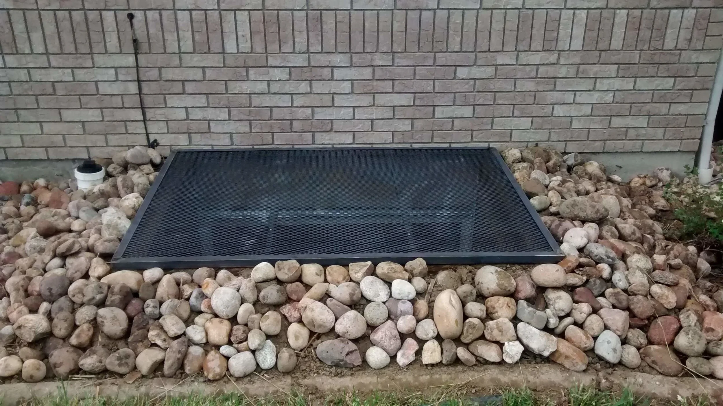 Window Wells With Grates